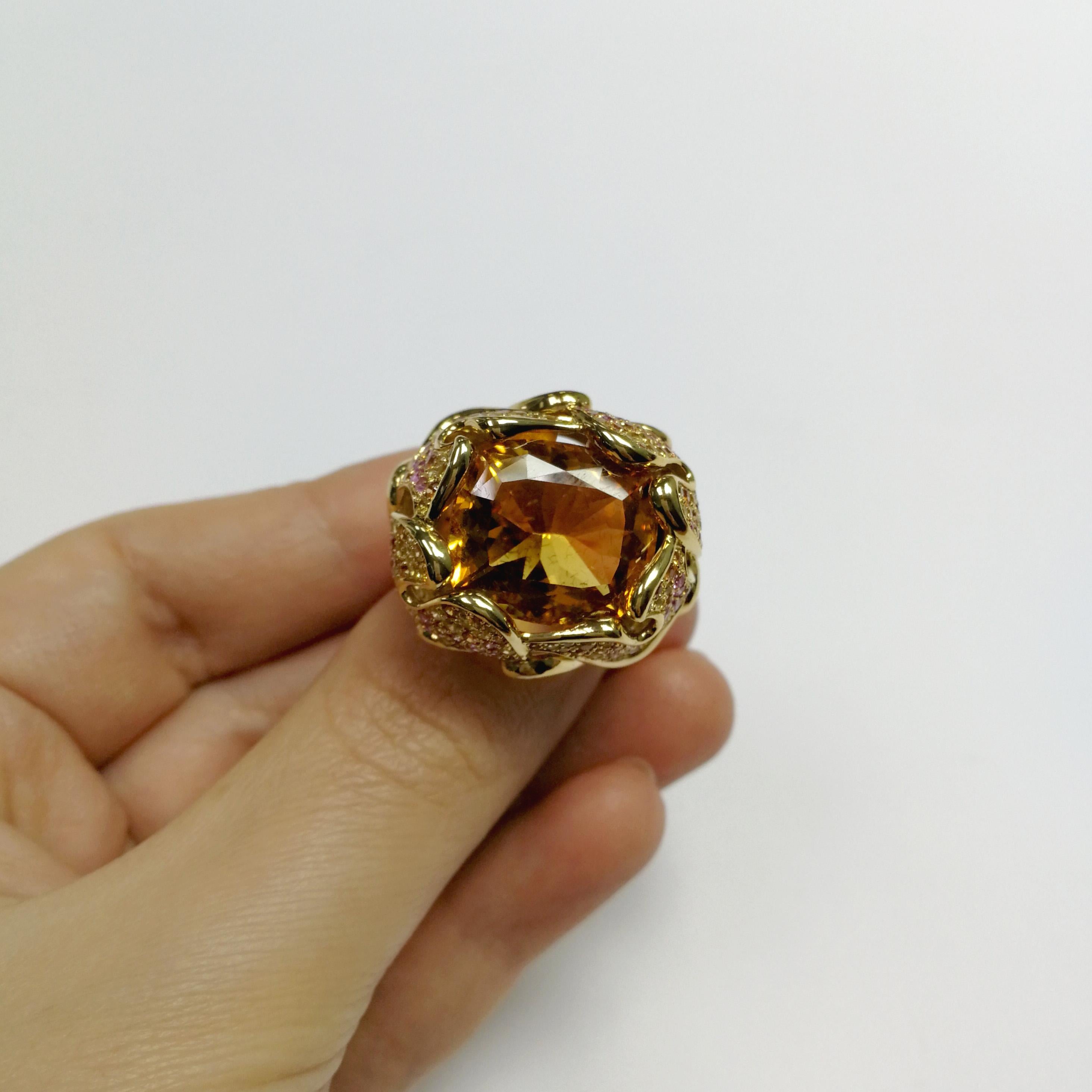 Citrine 12.34 Carat Pink Yellow Orange Sapphire 18 Karat Yellow Gold Ring In New Condition For Sale In Bangkok, TH