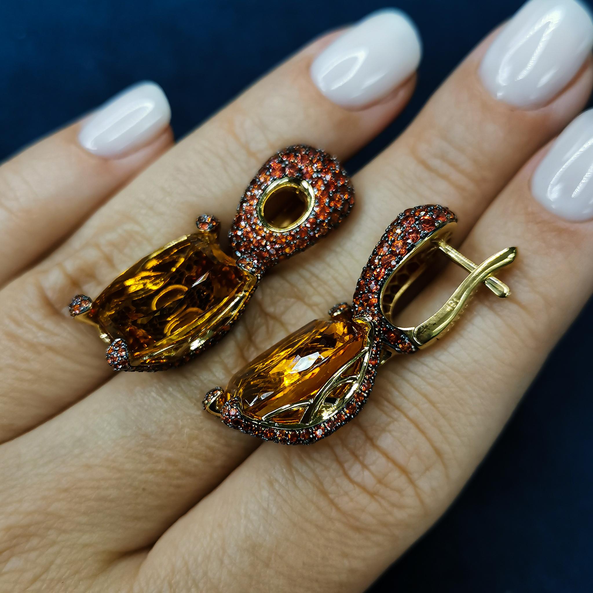 Citrine 16.74 Carat Orange Sapphires 18 Karat Yellow Gold Earrings In New Condition For Sale In Bangkok, TH