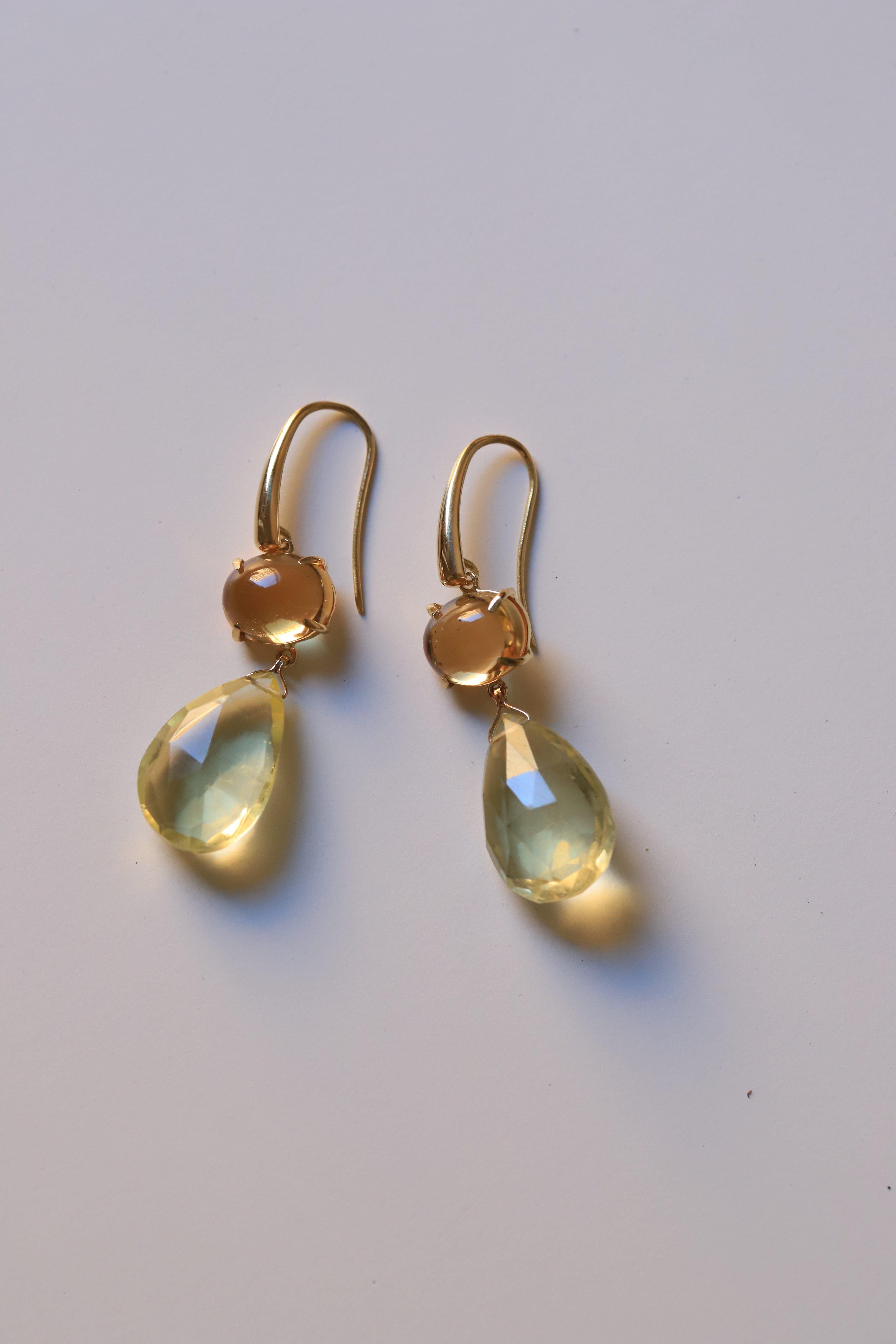Women's or Men's Citrine 18 Karats Yellow Gold Classy Dangle Drops Modern Earrings For Sale