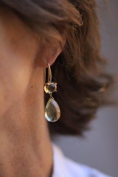 Orecchini a goccia moderni in oro giallo 18 carati con penzoloni in stile déco e di classe