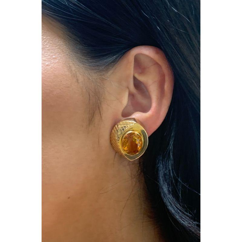 Mixed Cut Citrine 18k Yellow Gold Earclips, circa 1970s For Sale