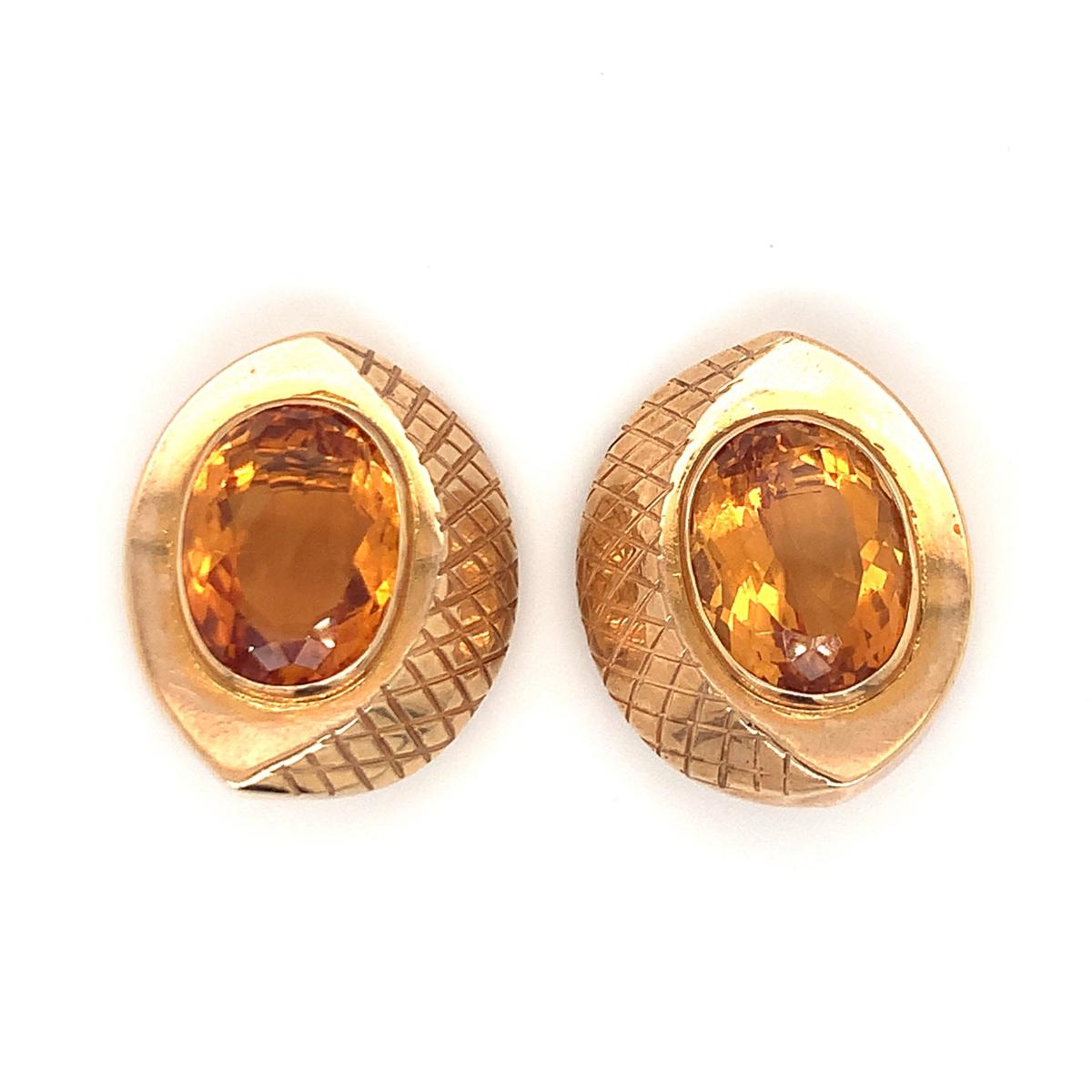 Citrine 18k Yellow Gold Earclips, circa 1970s In Good Condition For Sale In Beverly Hills, CA