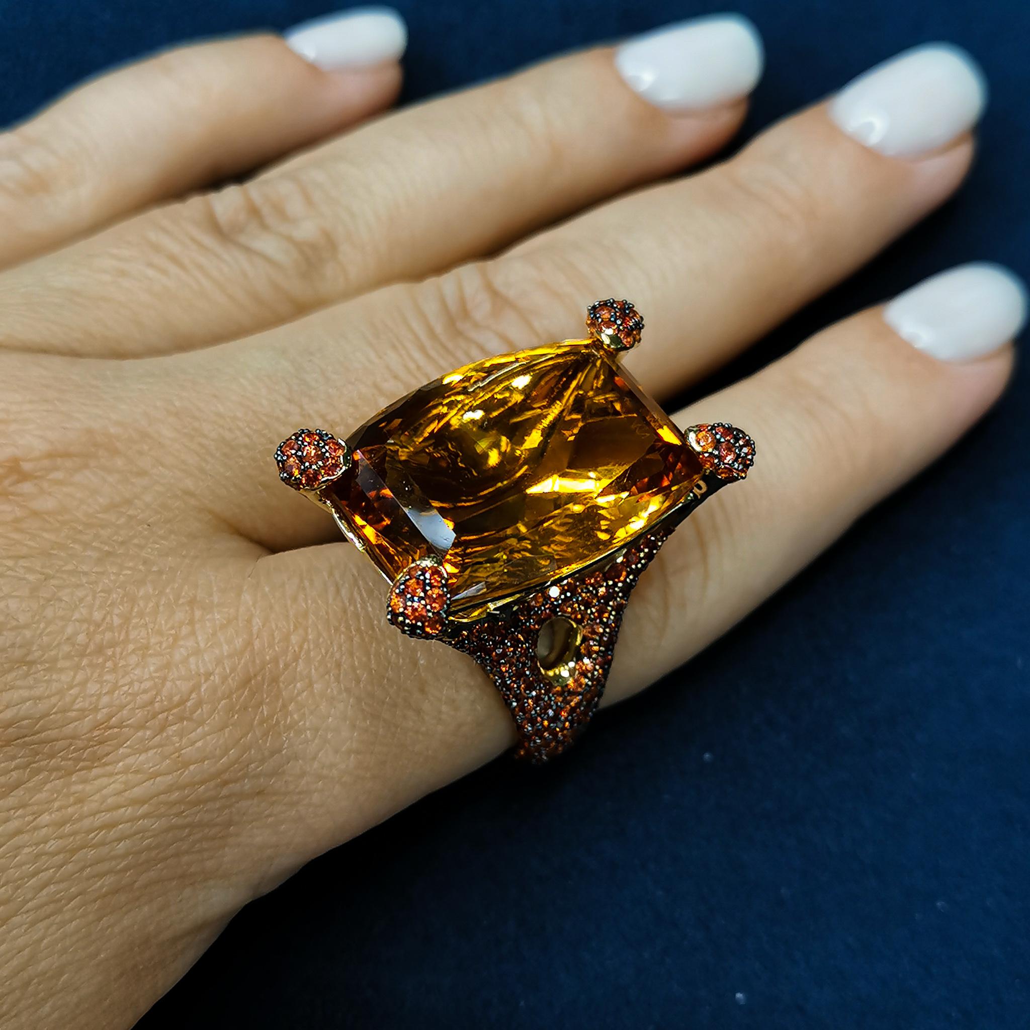 Citrine 33.27 Carat Orange Sapphires 18 Karat Yellow Gold Ring For Sale 2