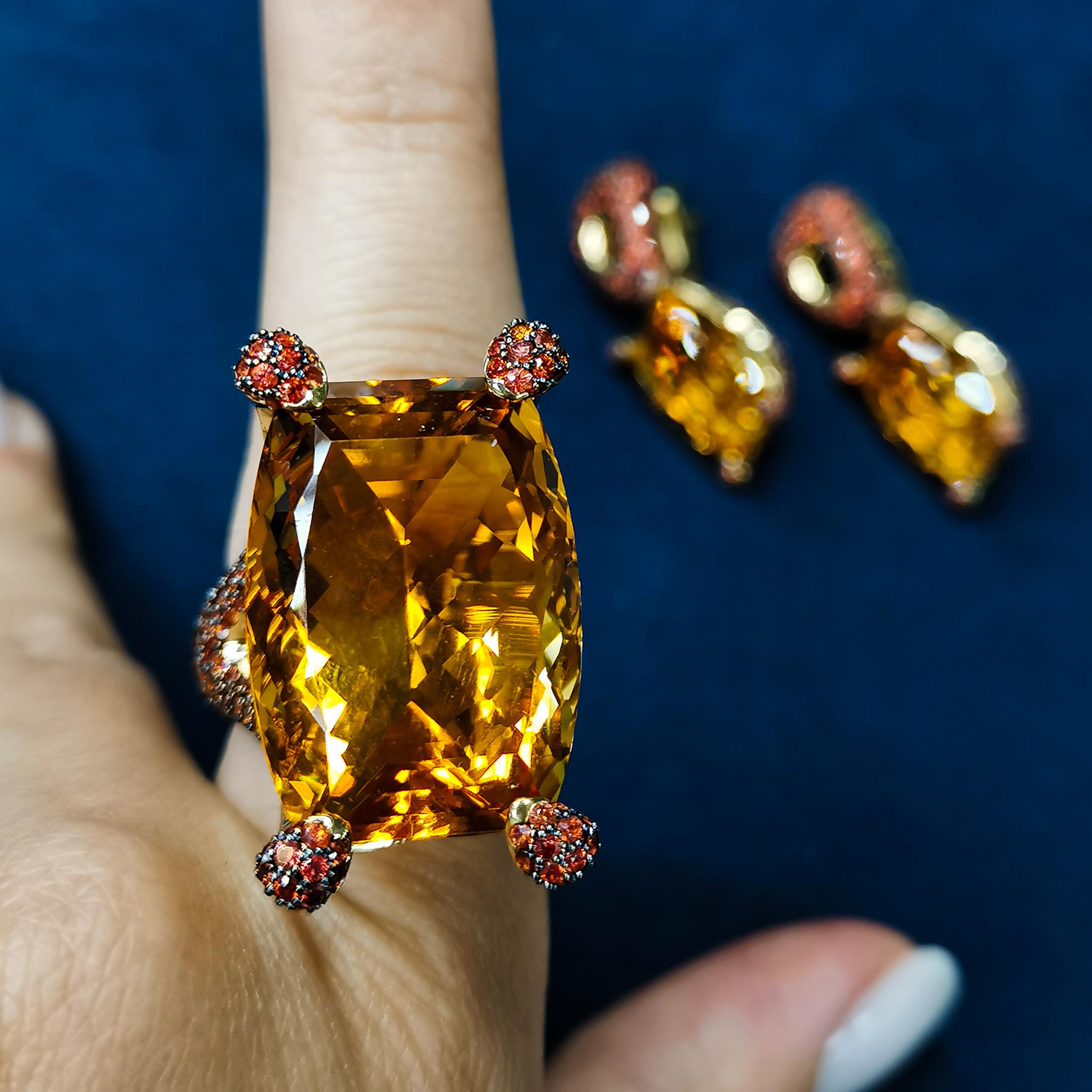 Citrine 33.27 Carat Orange Sapphires 18 Karat Yellow Gold Ring For Sale 4
