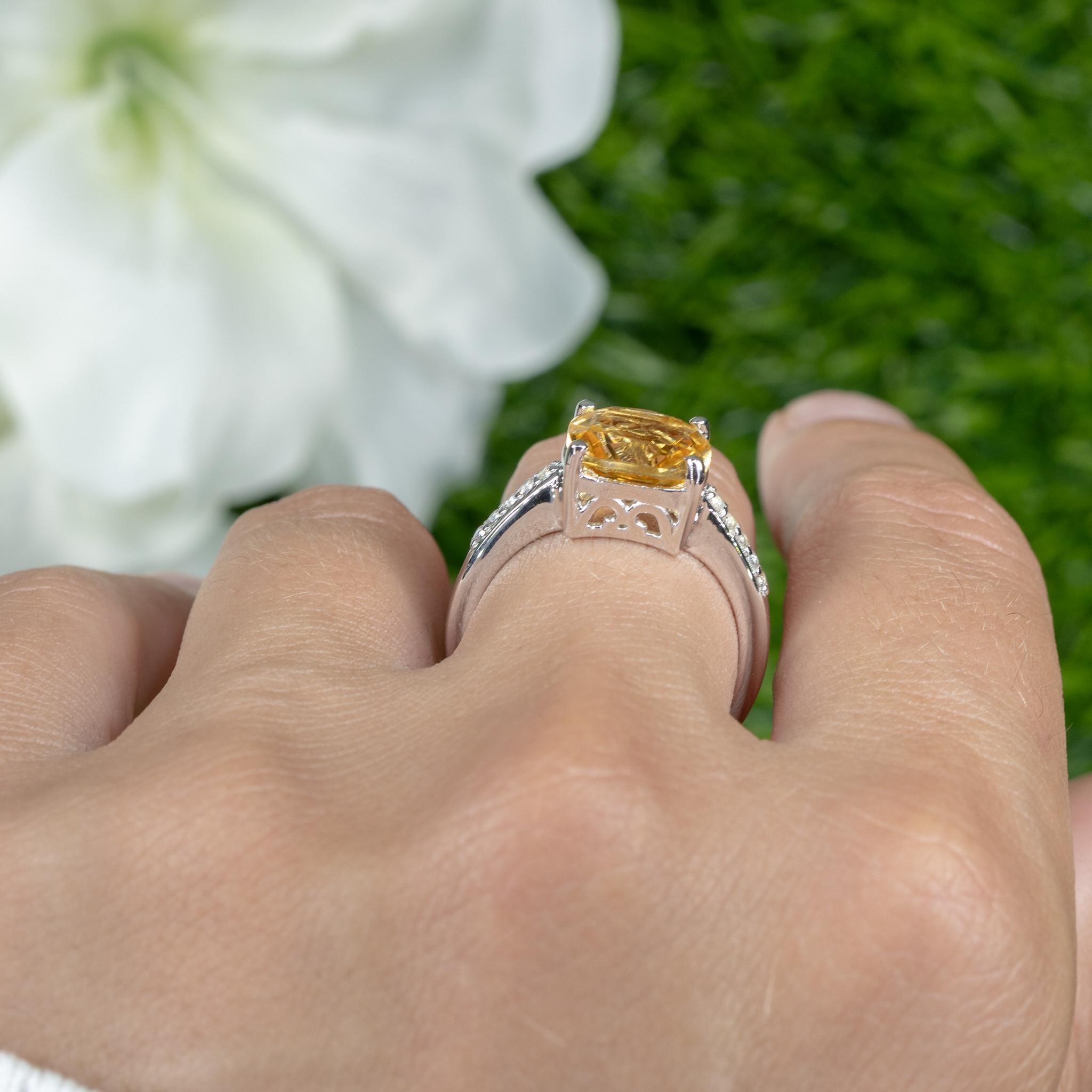 Bague solitaire de 3,88 carats sertie de topaze blanche Excellent état - En vente à Aliso Viejo, CA