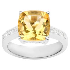Anello solitario di citrino da 3,88 carati con incastonatura di topazio bianco