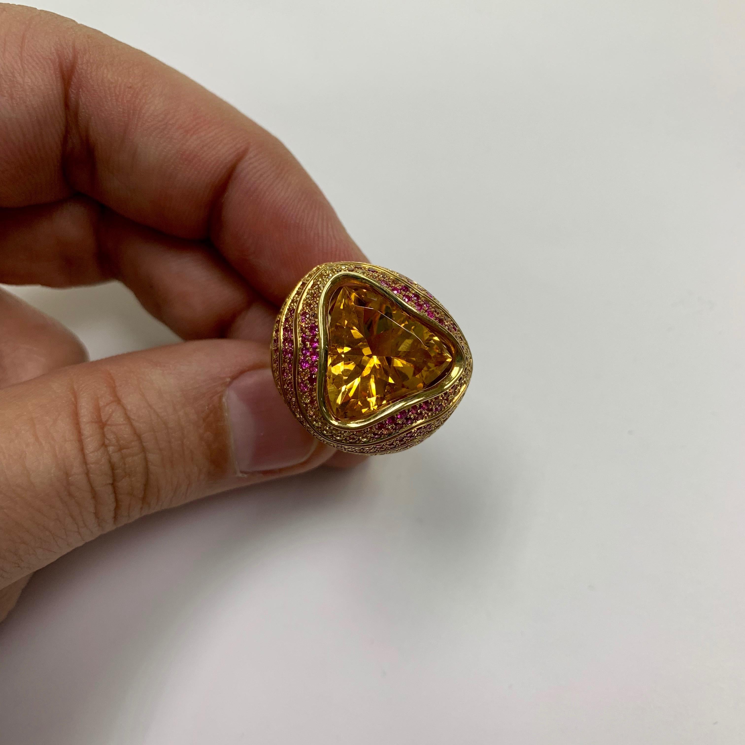 Citrine 7.14 Carat Pink Yellow Orange Sapphire 18 Karat Yellow Gold Ring In New Condition For Sale In Bangkok, TH