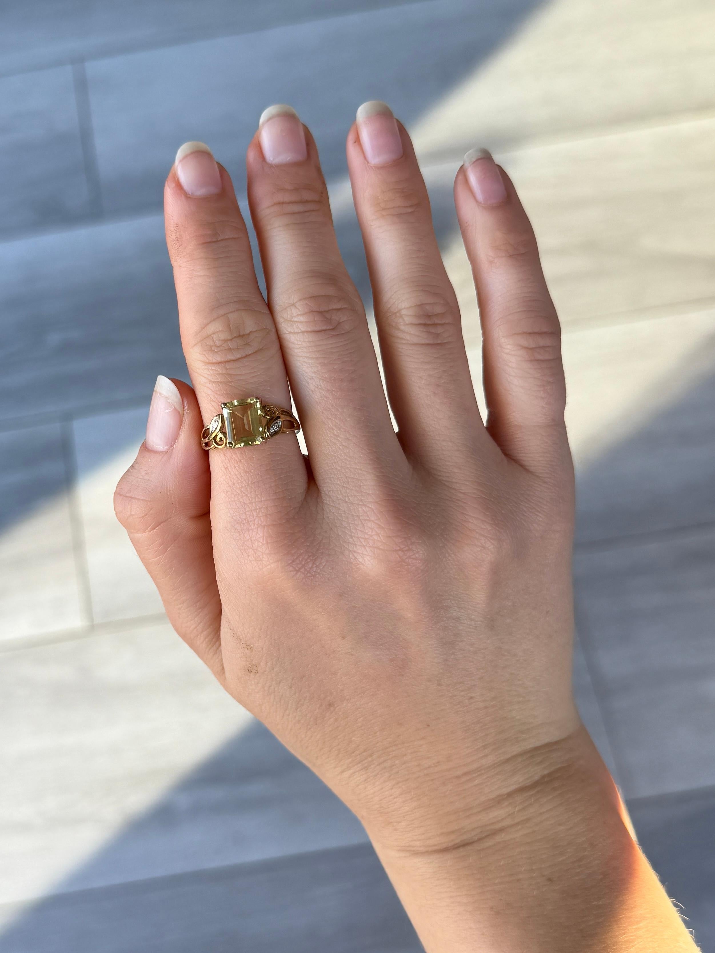 Citrine and Diamond 9 Carat Gold Cocktail Ring In Good Condition For Sale In Chipping Campden, GB