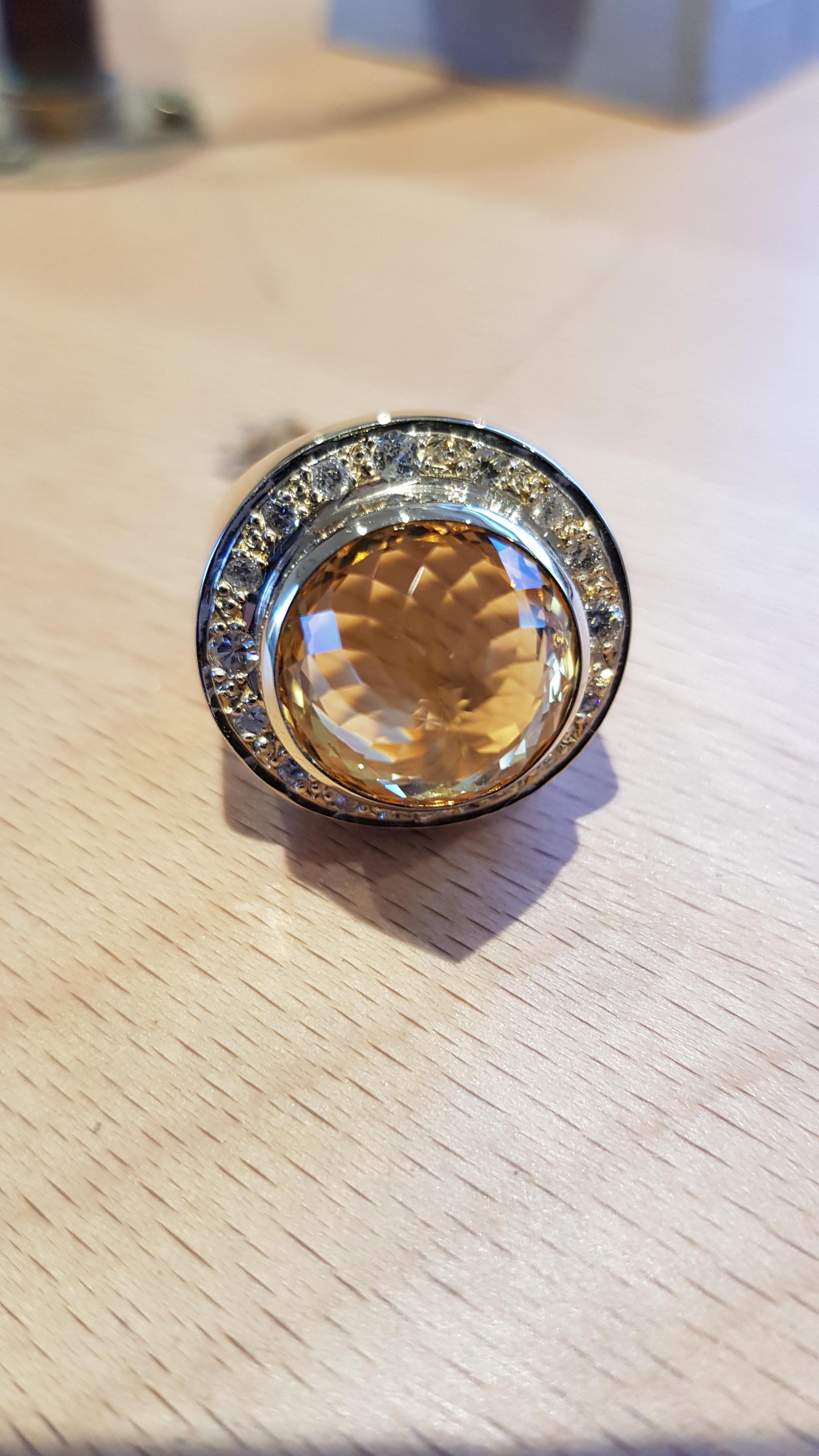 Orange Citrine 12.79 carat and Diamond Dress Ring in Yellow Gold im Zustand „Neu“ im Angebot in Birmingham, GB