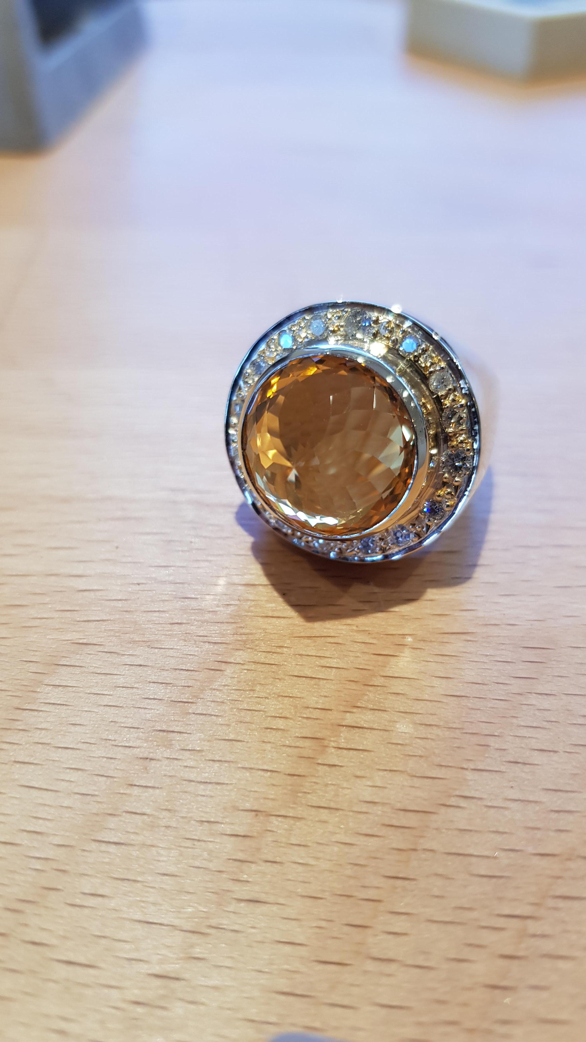 Orange Citrine 12.79 carat and Diamond Dress Ring in Yellow Gold für Damen oder Herren im Angebot