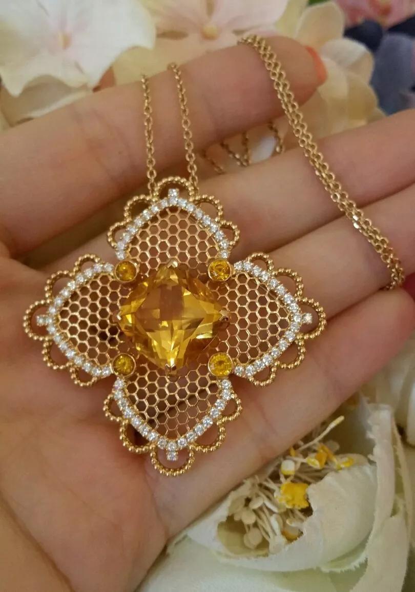 GEORLAND 18k Yellow Gold Lace Citrine & Diamond Pendant Necklace

Citrine and Diamond Lace Pendant Necklace features a 10.58 carat Square-shaped Citrine with 72 Round Brilliant Diamonds in a Clover-shaped lace cut out Pendant in 18k Yellow Gold by