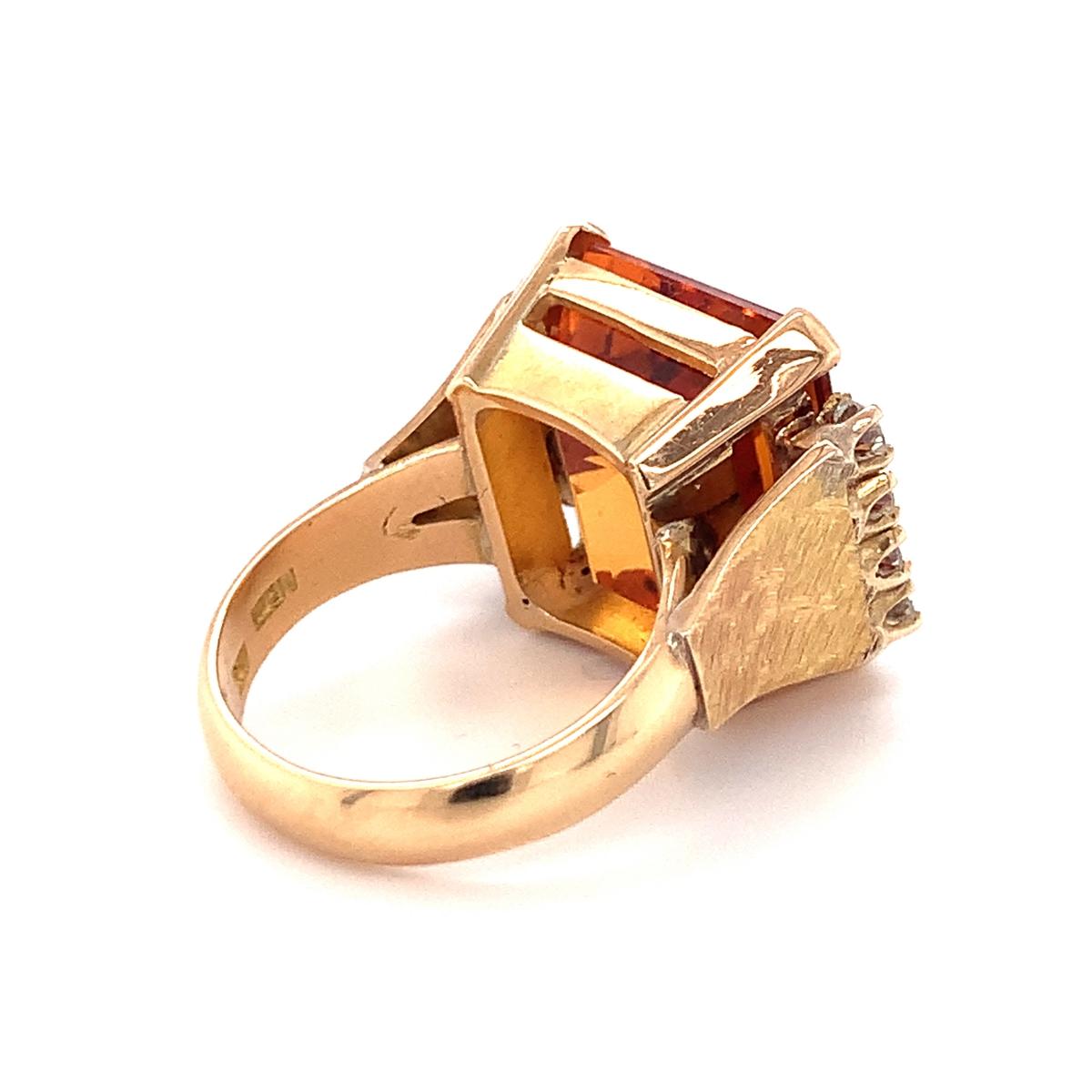 Citrine and Diamond Ring in 18K Yellow Gold, circa 1960s For Sale 2