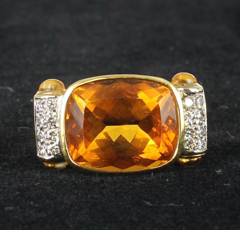 Modern Citrine and Diamond Ring Set in 18 Karat Yellow Gold For Sale