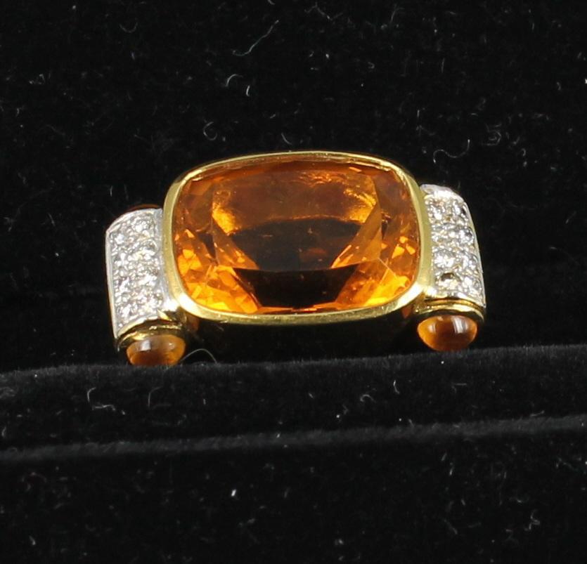 Cushion Cut Citrine and Diamond Ring Set in 18 Karat Yellow Gold For Sale