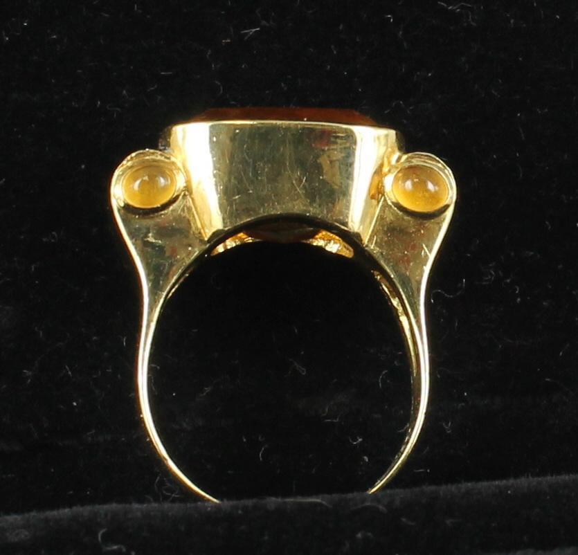 Citrine and Diamond Ring Set in 18 Karat Yellow Gold In Good Condition For Sale In Atlanta, GA