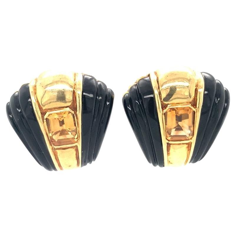 Citrine and Onyx 18k Yellow Gold Earclips, circa 1970s For Sale