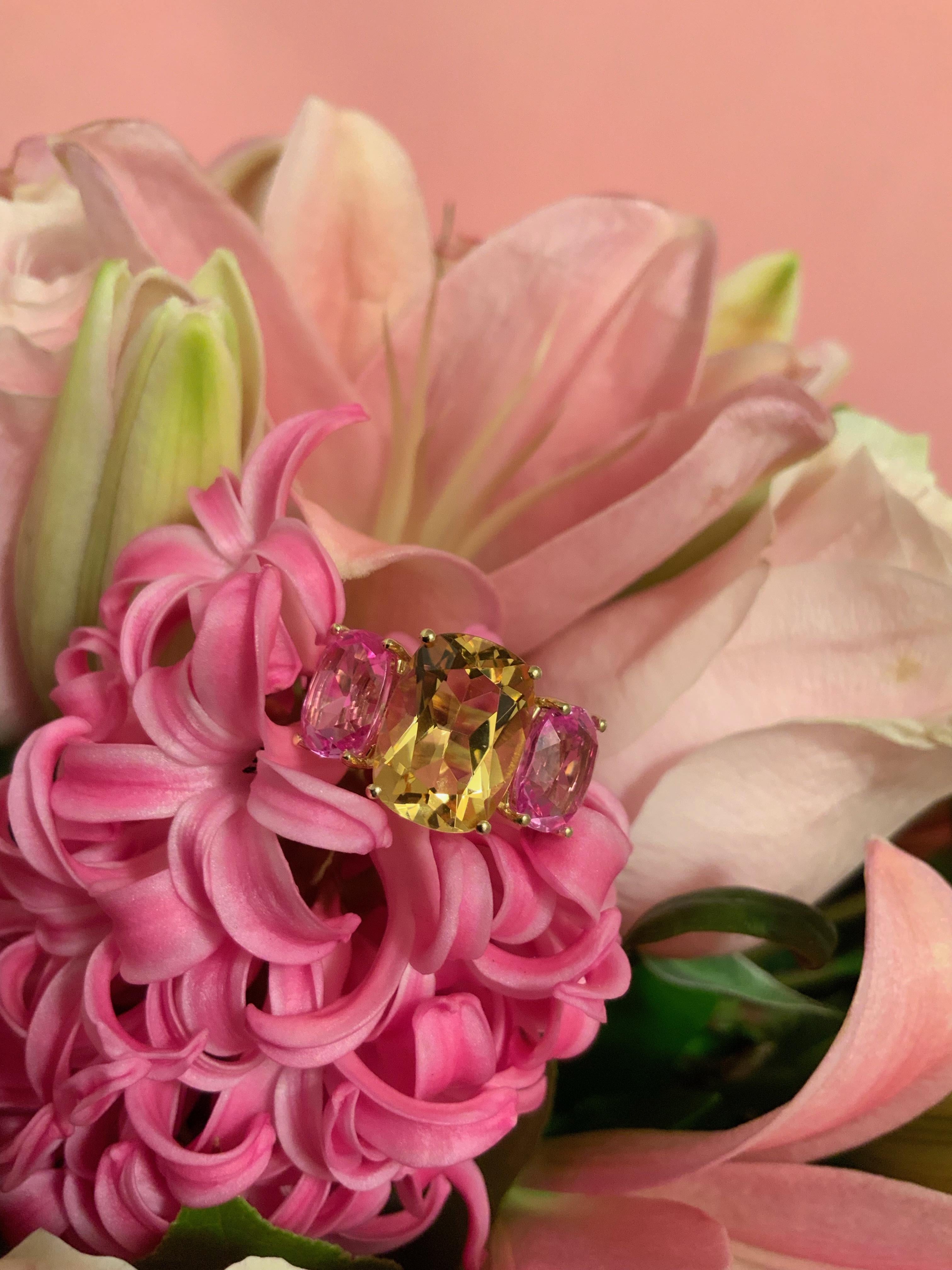 Citrine and Peridot Yellow Gold Three-Stone Cushion Ring For Sale 1