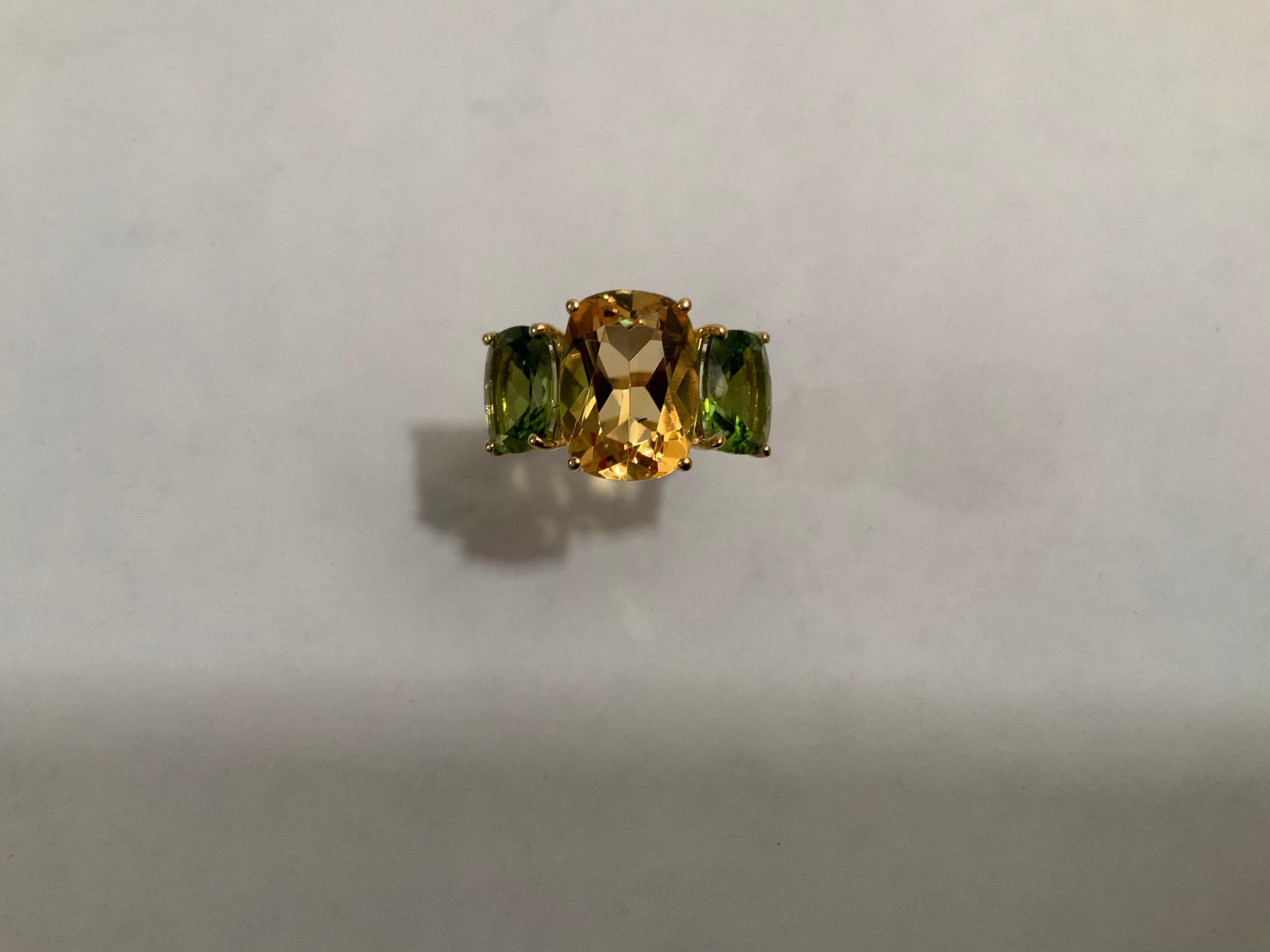 Citrine and Peridot Yellow Gold Three-Stone Cushion Ring In New Condition For Sale In New York, NY