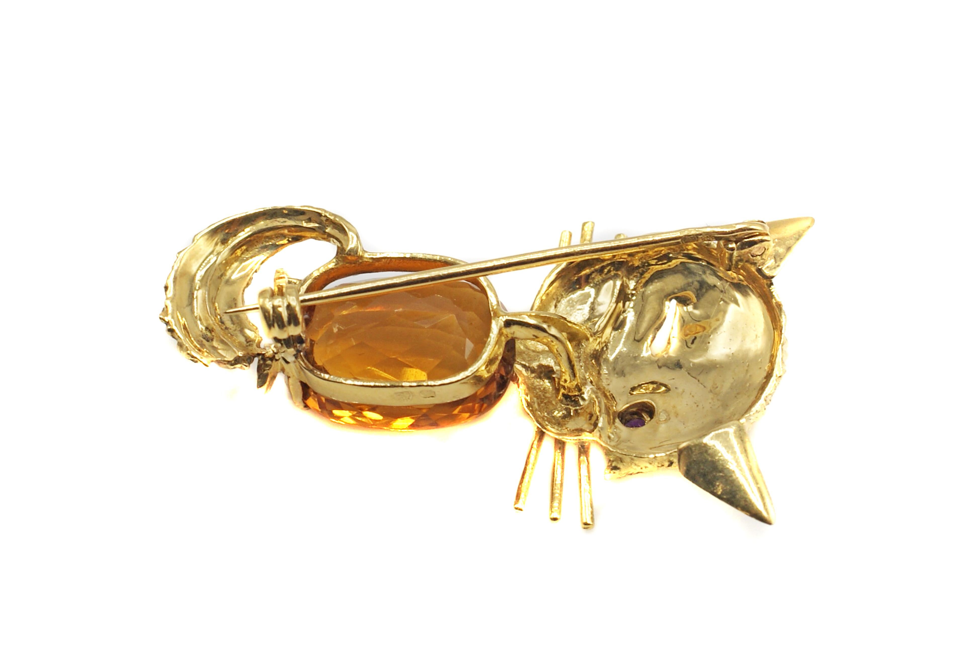 Citrine and Ruby 18 Karat Gold Whimsical Cat Brooch In Excellent Condition In New York, NY