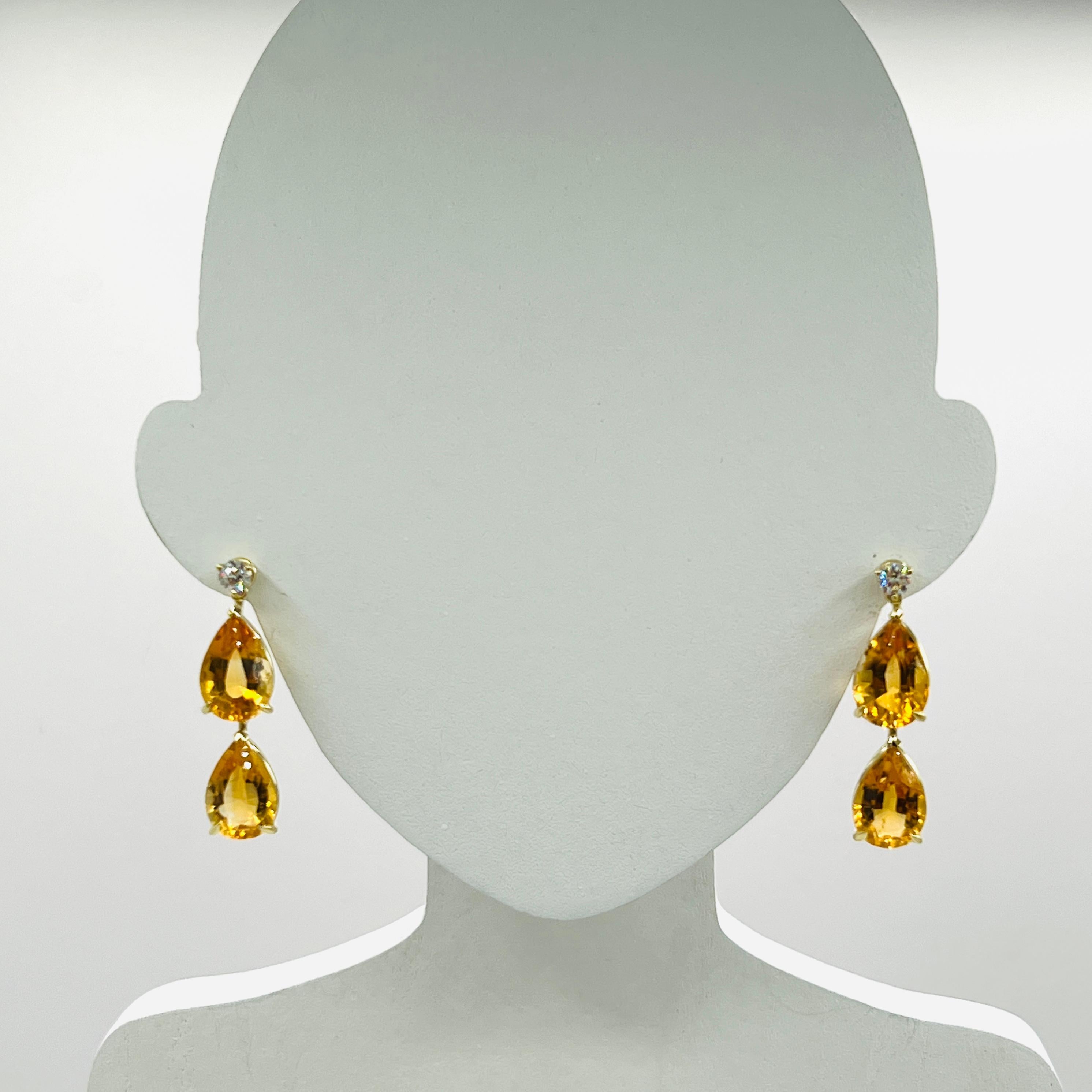 Wunderschöne 22,70 ct. Citrin-Birnenformen mit 0,62 ct. weißen runden Diamanten.  Die Diamanten sind GIA-zertifizierte H VS-SI-Steine.  Handgefertigt in 18k Gelbgold.  