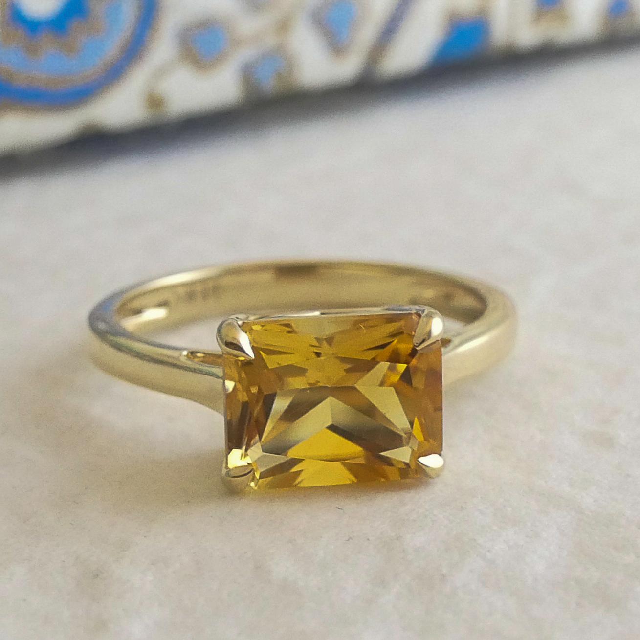 La citrine de 7x9 mm est sertie dans de l'or jaune 14kt.

La taille de la bague est de 7
