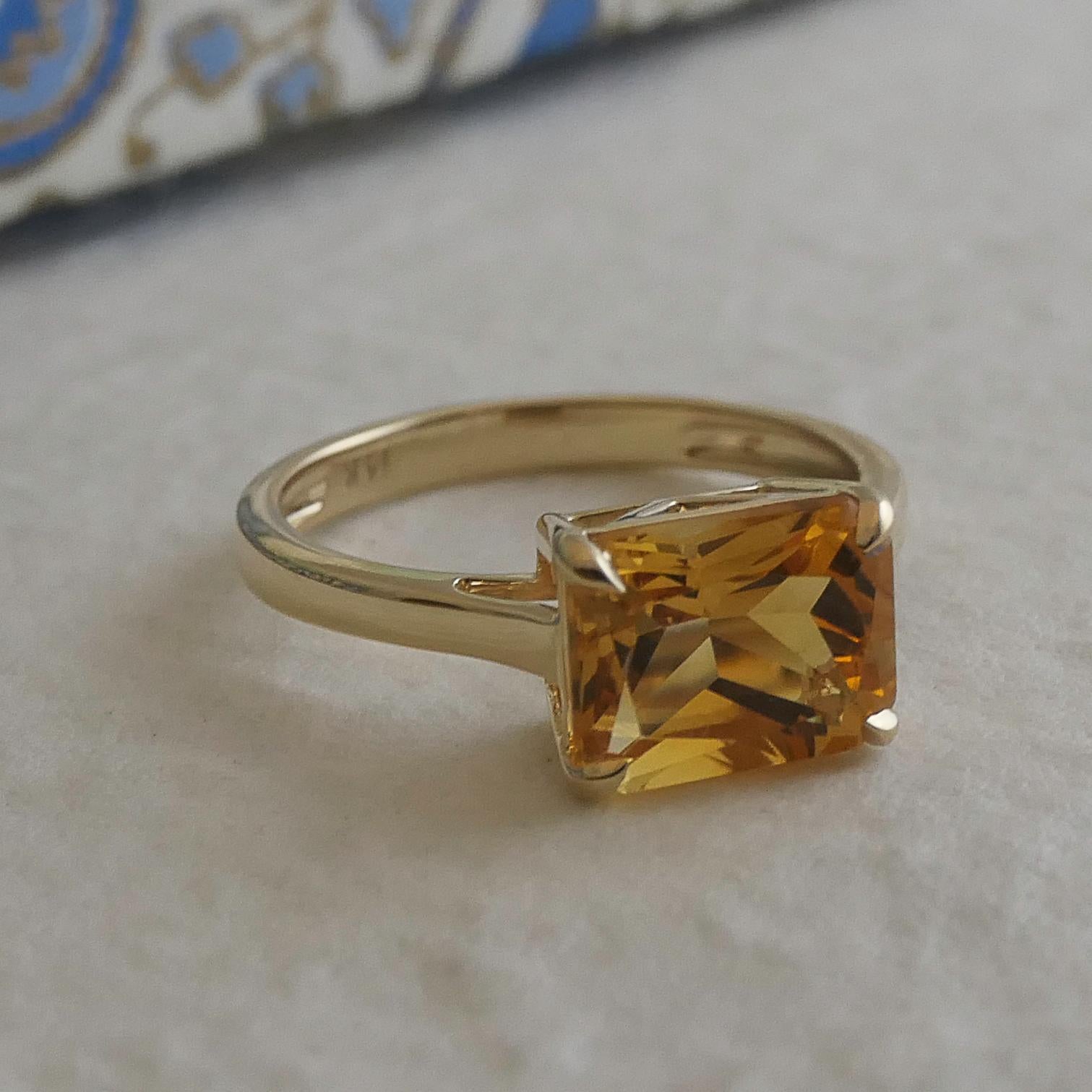 Taille baguette Bague en or jaune 14 carats avec citrine baguette - Taille 7 en vente