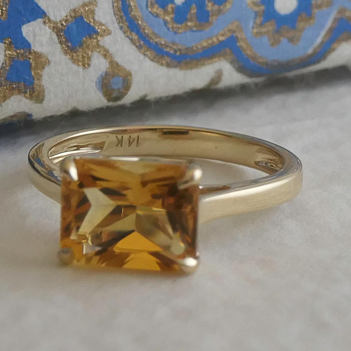 Bague en or jaune 14 carats avec citrine baguette - Taille 7 en vente 3