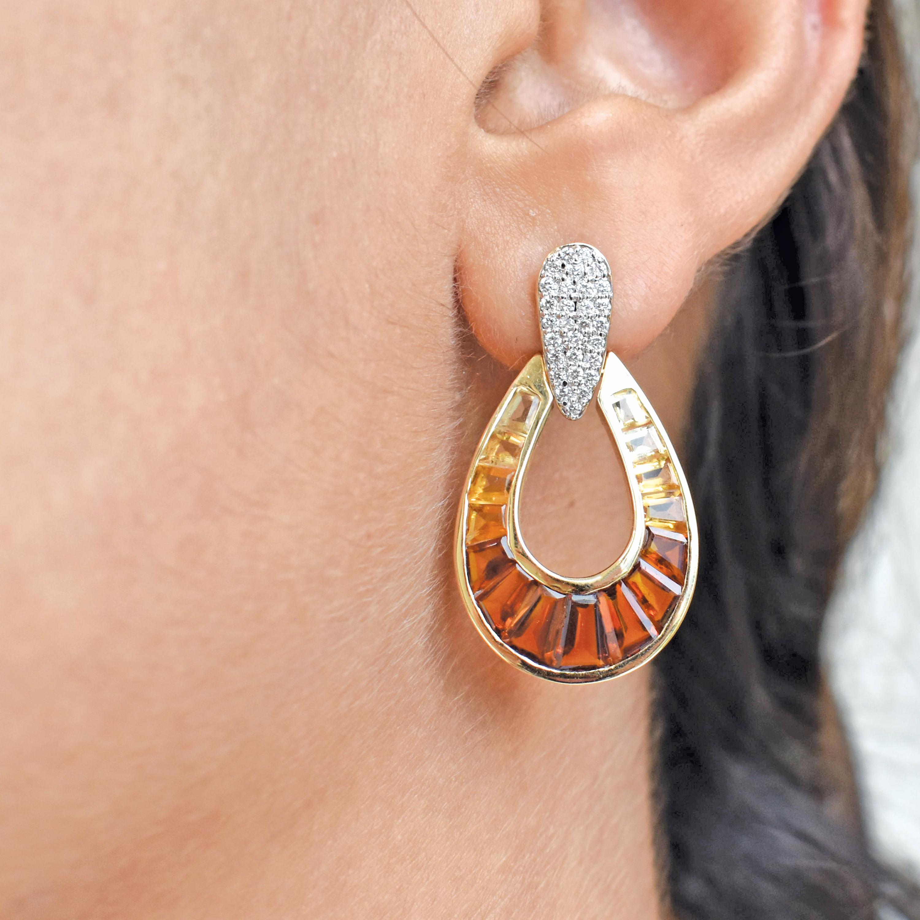 Taille navette Boucles d'oreilles pendantes gouttes de pluie en or jaune avec citrine, baguette et diamant. en vente