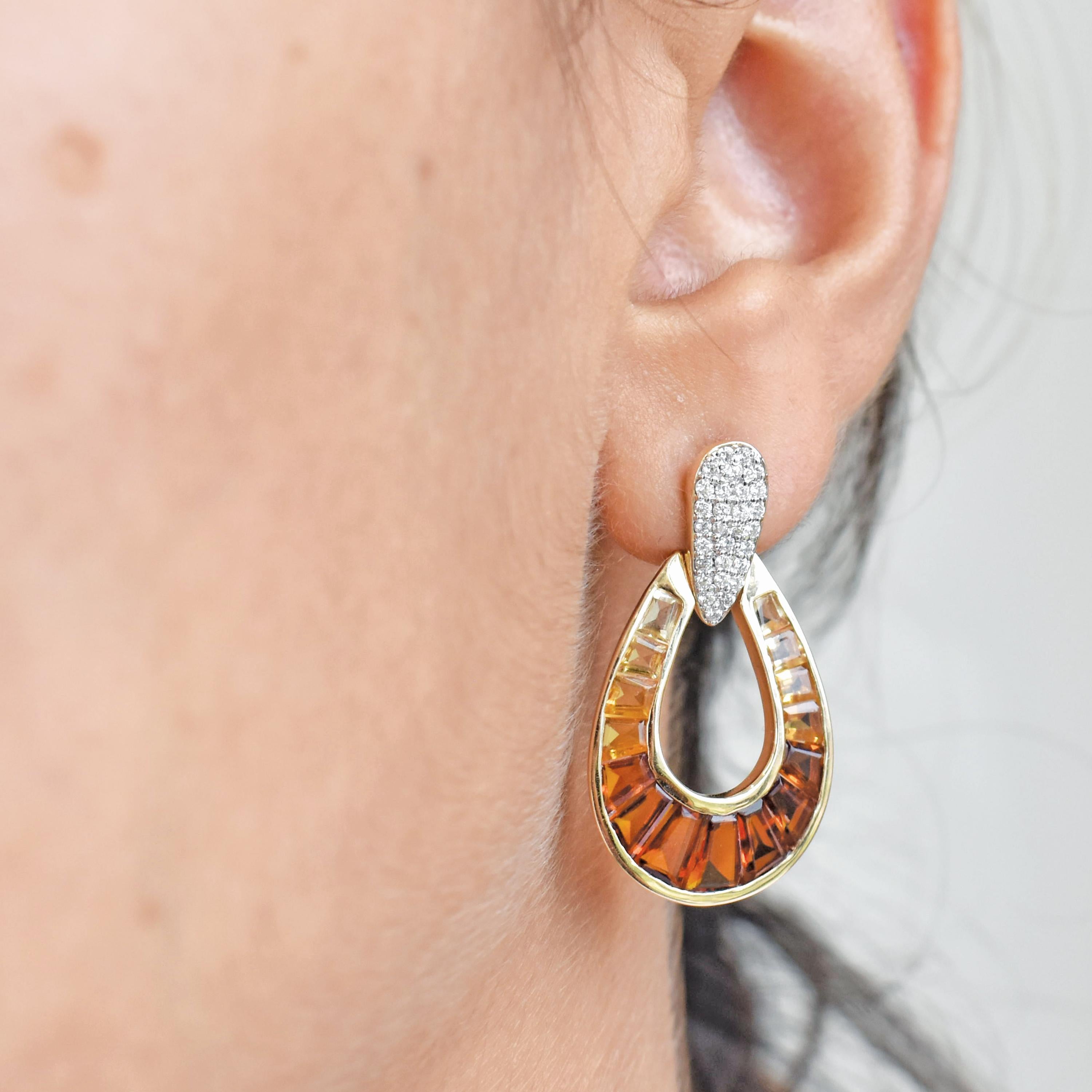 Boucles d'oreilles pendantes gouttes de pluie en or jaune avec citrine, baguette et diamant. Neuf - En vente à Jaipur, Rajasthan