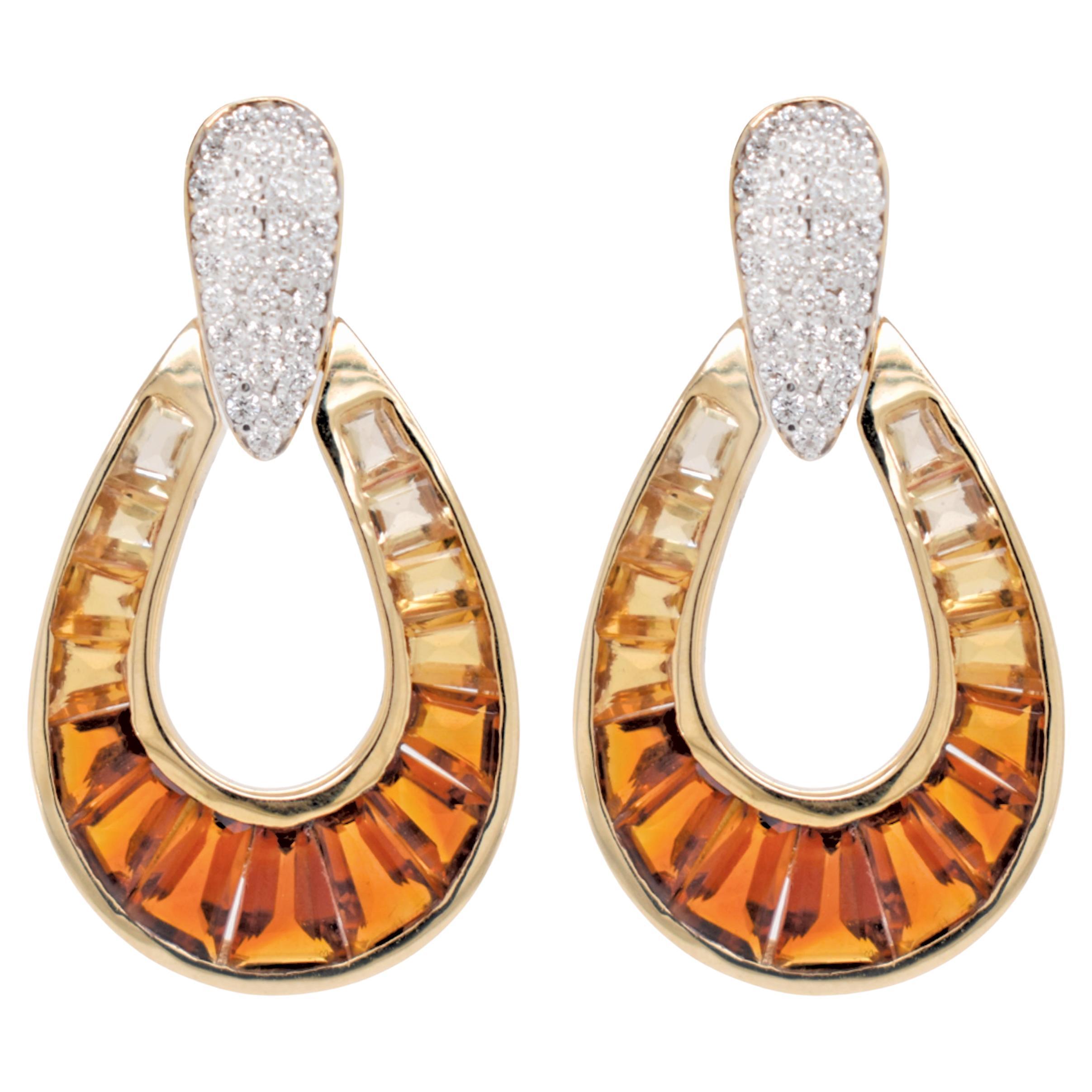 Boucles d'oreilles pendantes gouttes de pluie en or jaune avec citrine, baguette et diamant. en vente