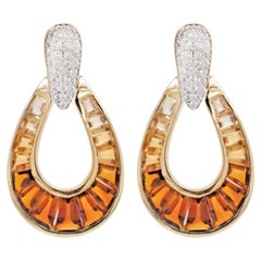 Boucles d'oreilles pendantes gouttes de pluie en or jaune avec citrine, baguette et diamant.