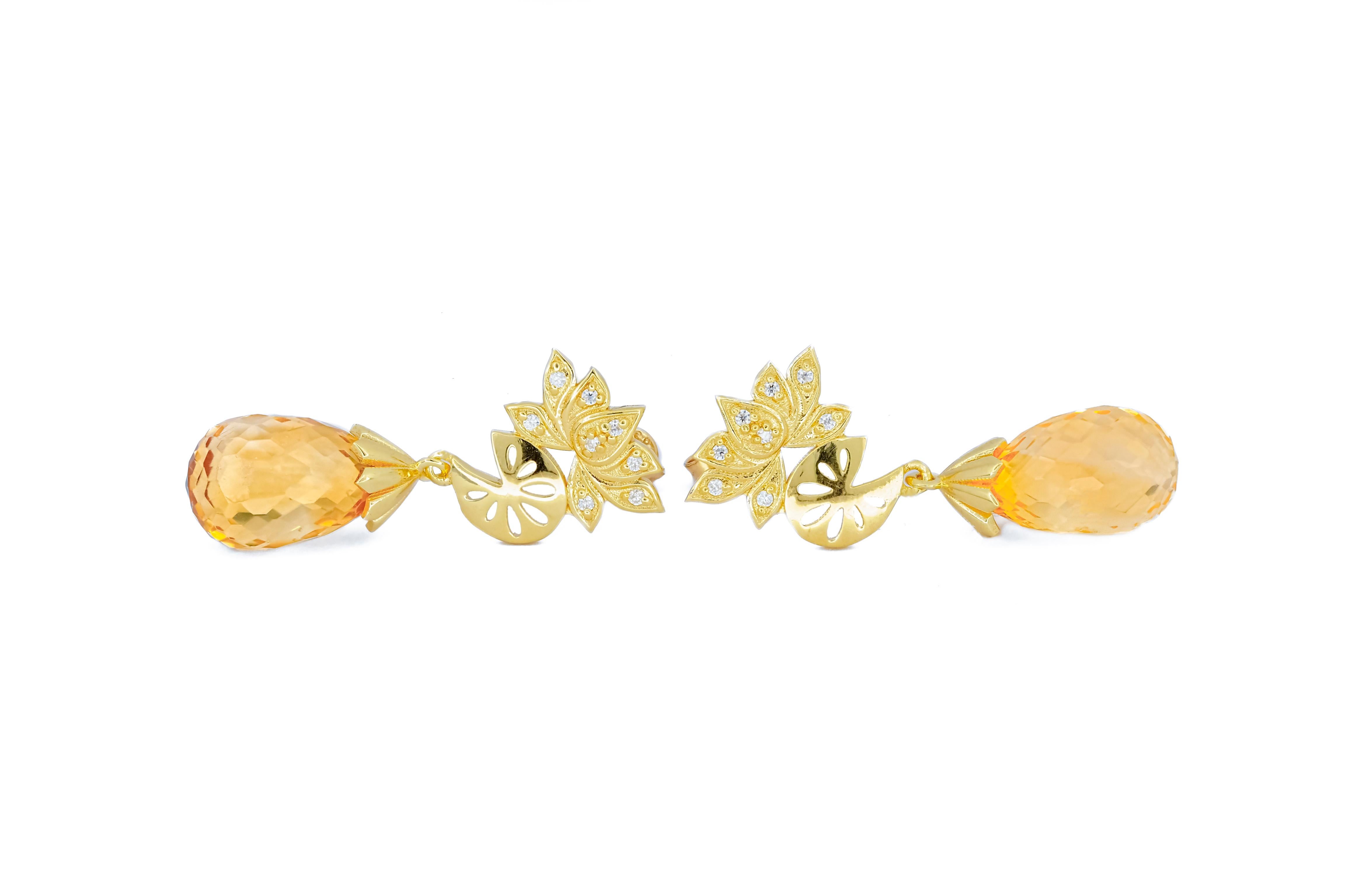 Women's Citrine briolette 14k gold earrings studs. For Sale