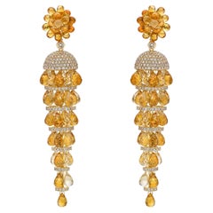 Sunita Nahata Citrine 60.55 carats Boucles d'oreilles pendantes en or jaune 18 carats avec diamant.