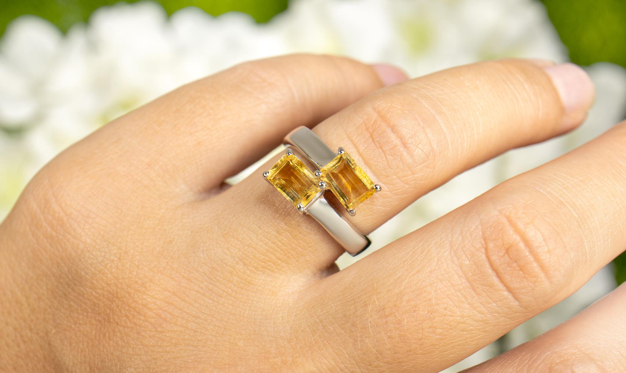 Contemporary Citrine Bypass Ring 1.78 Carats Total For Sale