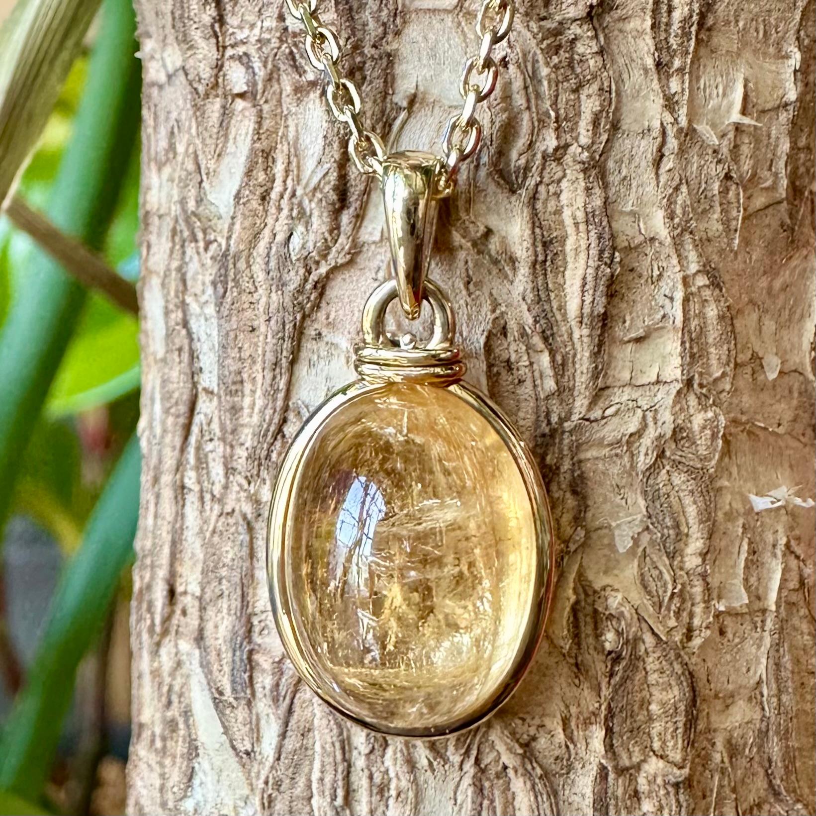 Contemporary Citrine cabochon and 14k yellow gold pendant necklace  For Sale