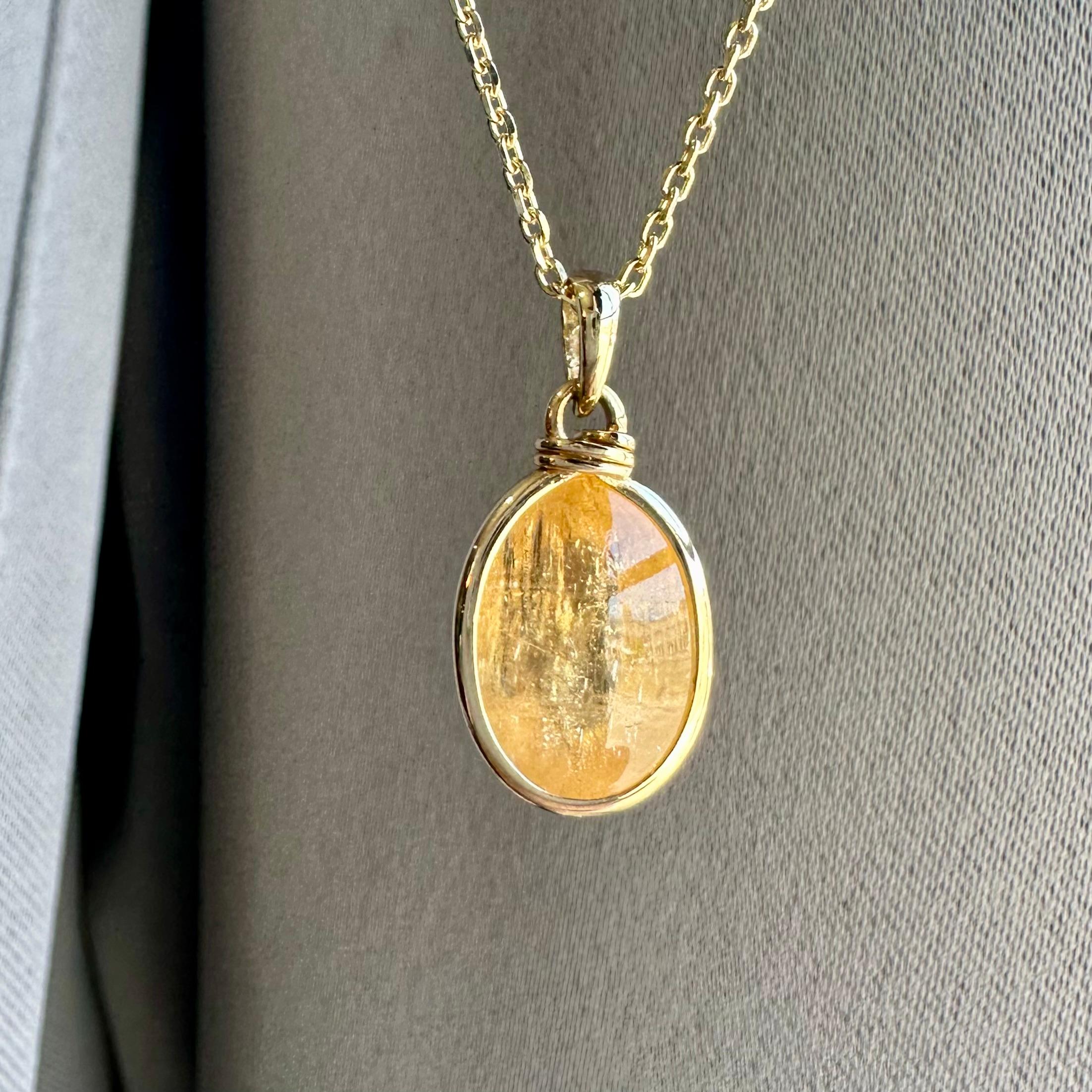 Citrine cabochon and 14k yellow gold pendant necklace  In New Condition For Sale In Seattle, WA