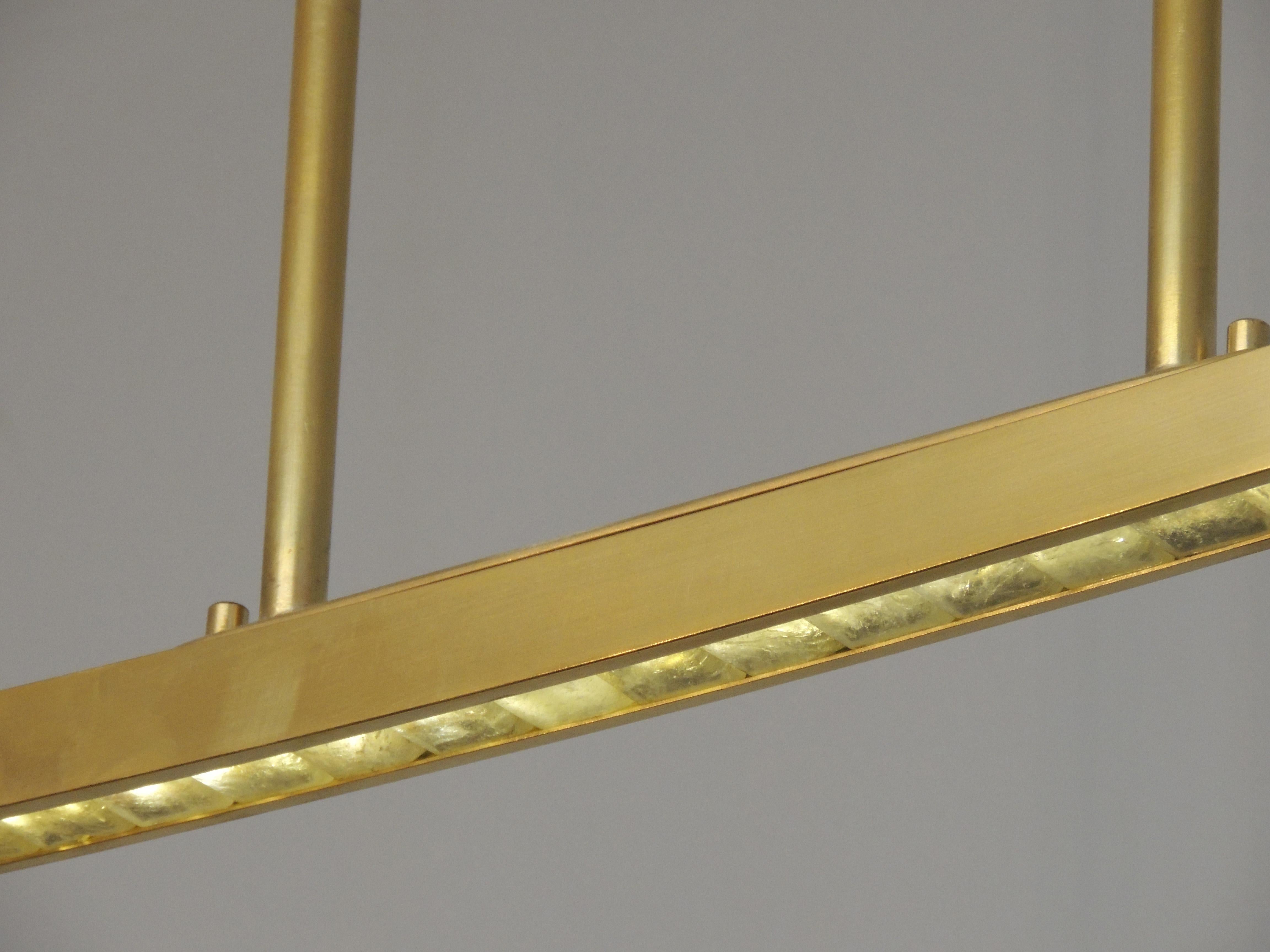Brasiliano Lampadario Citrino in ottone e pietra naturale traslucida di quarzo brasiliano in vendita
