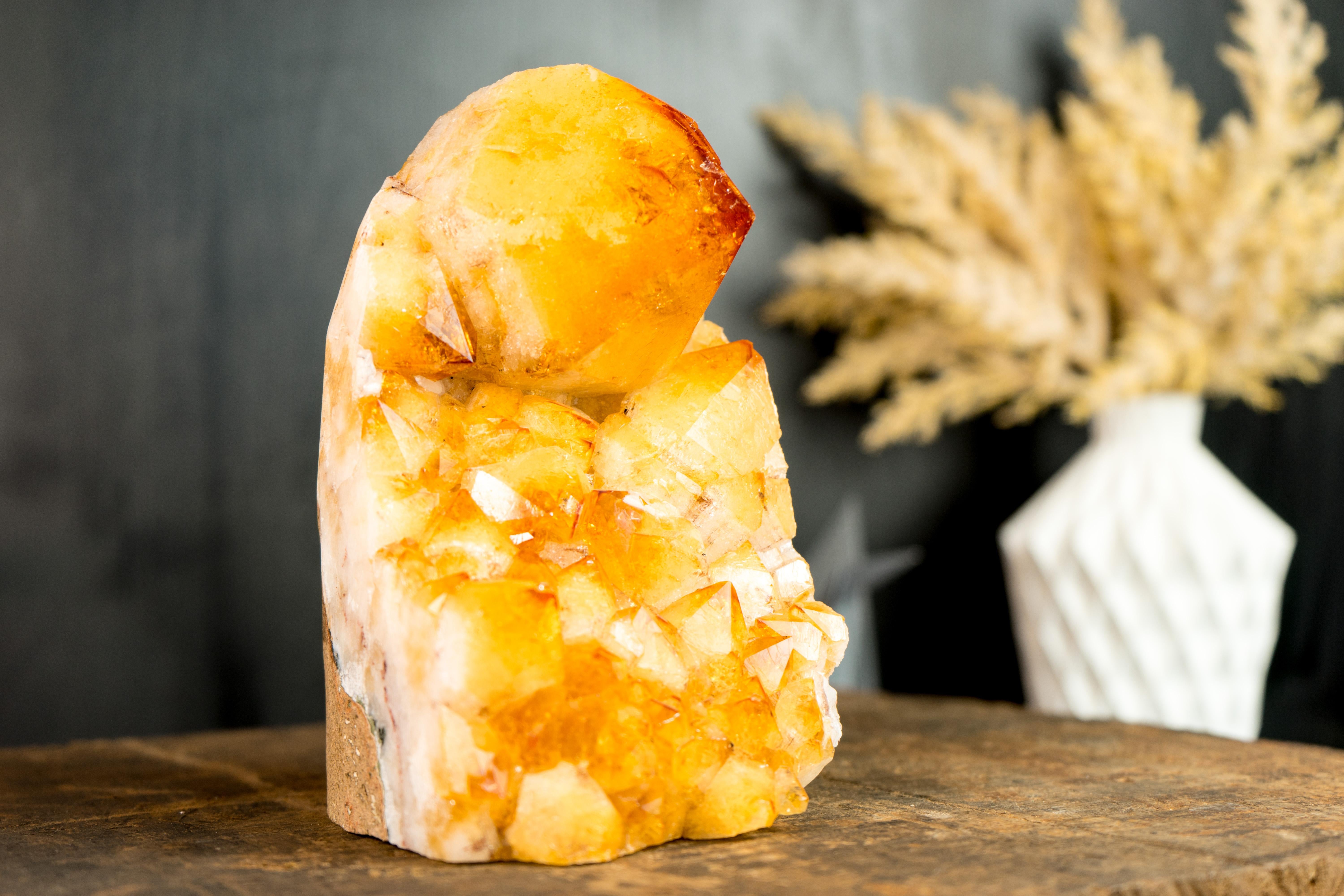 Citrine Cluster with Rare Large Citrine Point, Orange Citrine Color, Intact In New Condition For Sale In Ametista Do Sul, BR