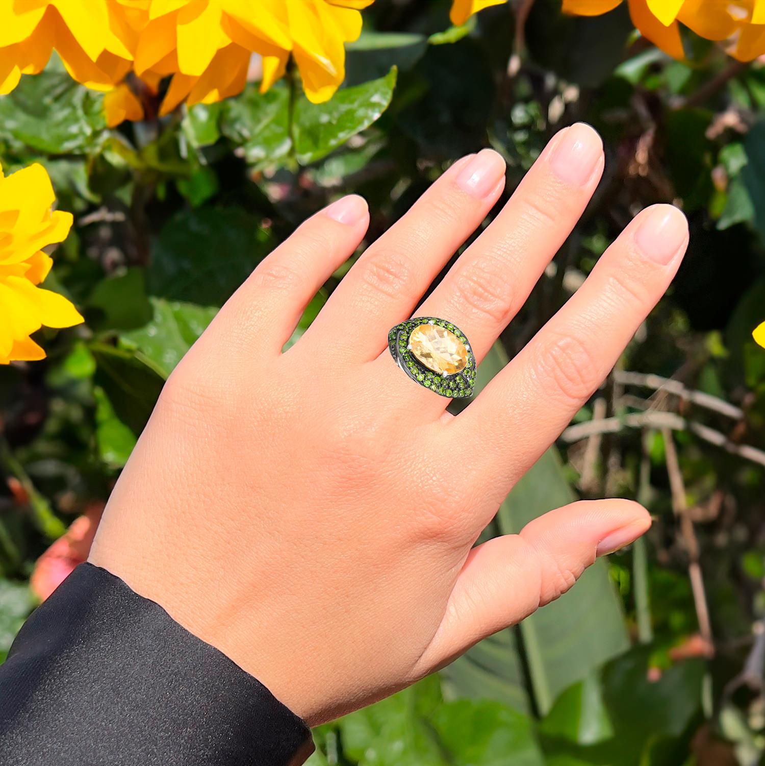 Cushion Cut Citrine Cocktail Ring Chrome Diopside Setting  6.15 Carats For Sale