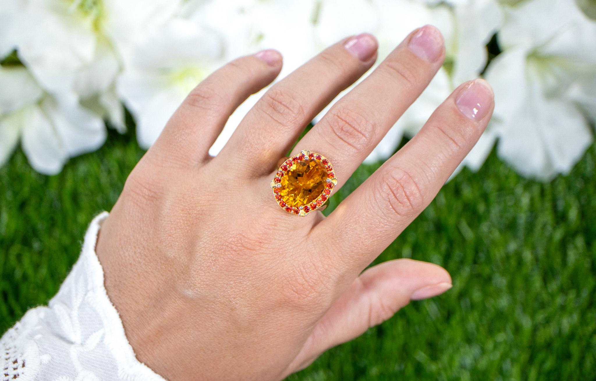 Taille ovale Bague cocktail saphir orange foncé 9,4 carats plaqué or 14 carats en vente