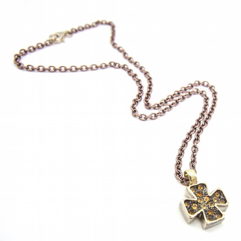 Ciondolo in oro bianco e argento per donna : 16x Citrini : Oro bianco 18 carati, argento 925/- e catena in acciaio 316L con chiusura in argento 925/-: 10,55 grammi.  Chiusura a moschettone  Misure: 44 cm di lunghezza  Prodotto nuovo di zecca 
