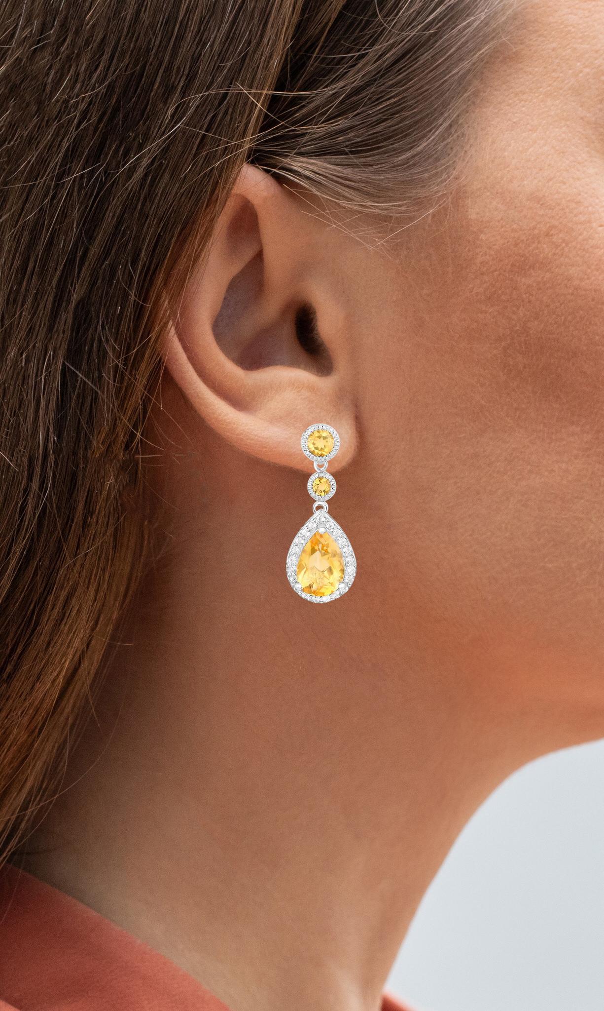 It comes with the Gemological Appraisal by GIA GG/AJP
All Gemstones are Natural
6 Citrines = 6.22 Carats
42 Round White Topazes = 0.84 Carats
Metal: Rhodium Plated Sterling Silver
Dimensions: 30 x 12 mm

