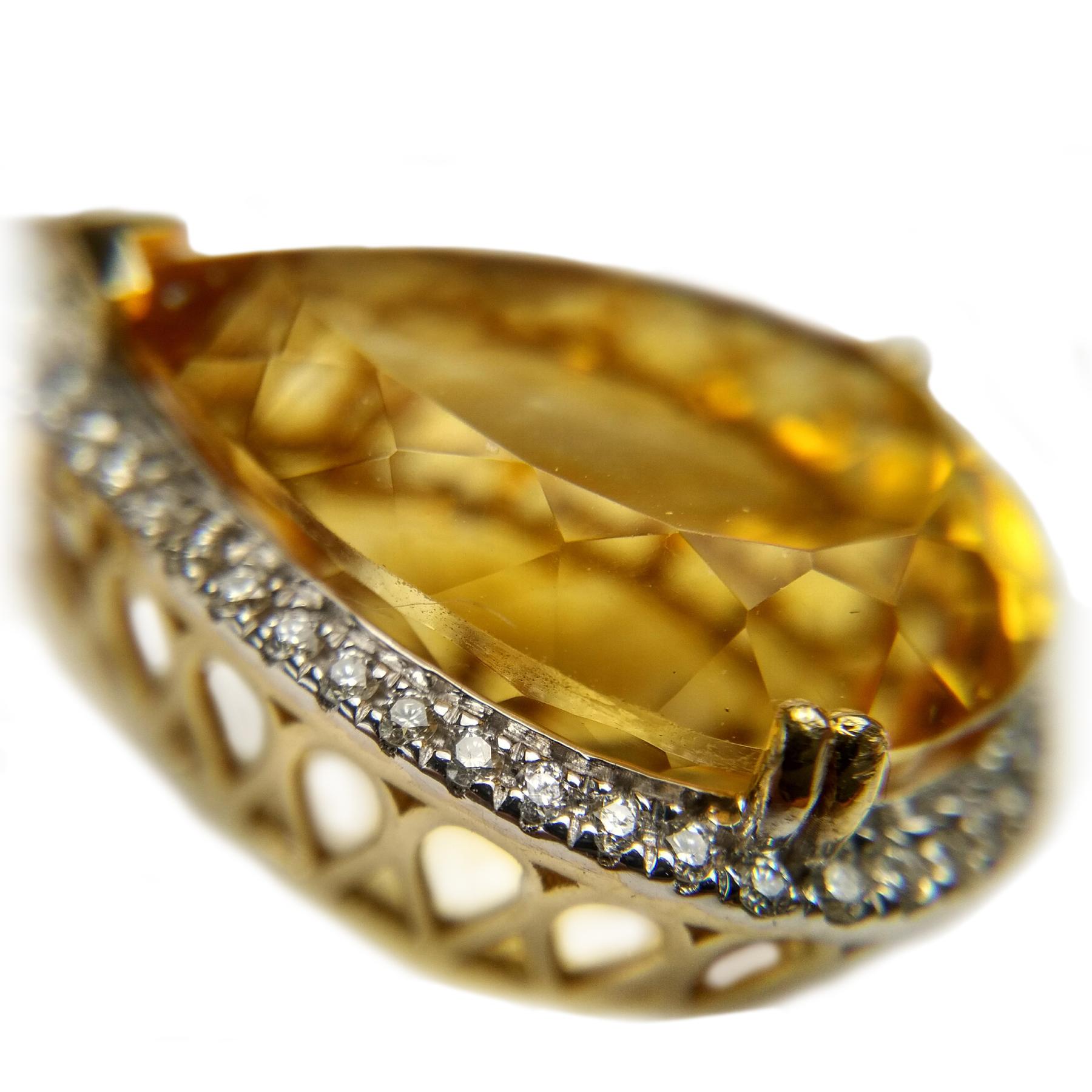 27.27 Carats Citrine Yellow Gold Dangling Earrings (Zeitgenössisch)