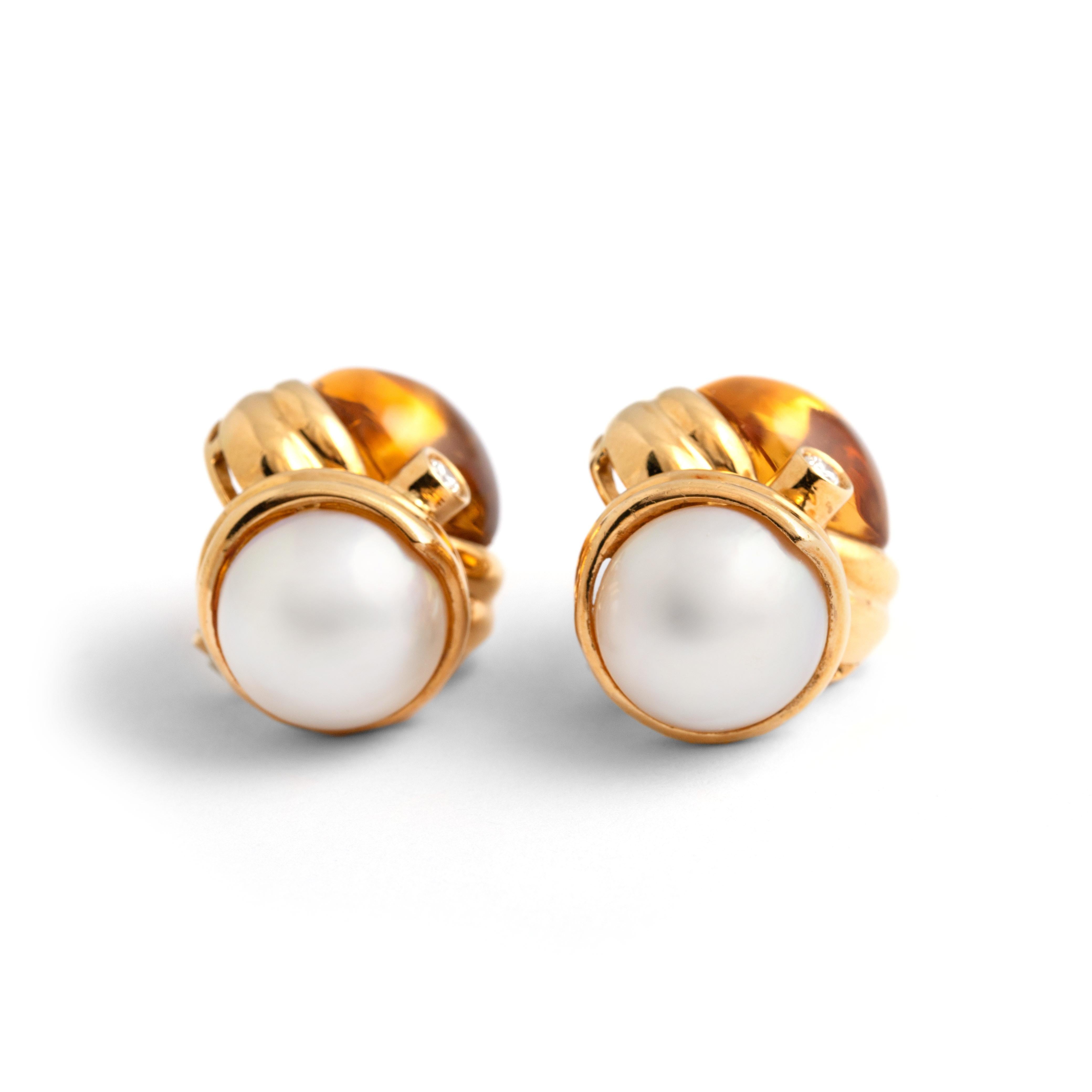 Anglo-indiano Fermagli per orecchie in oro 18 carati con diamante citrino e perla in vendita