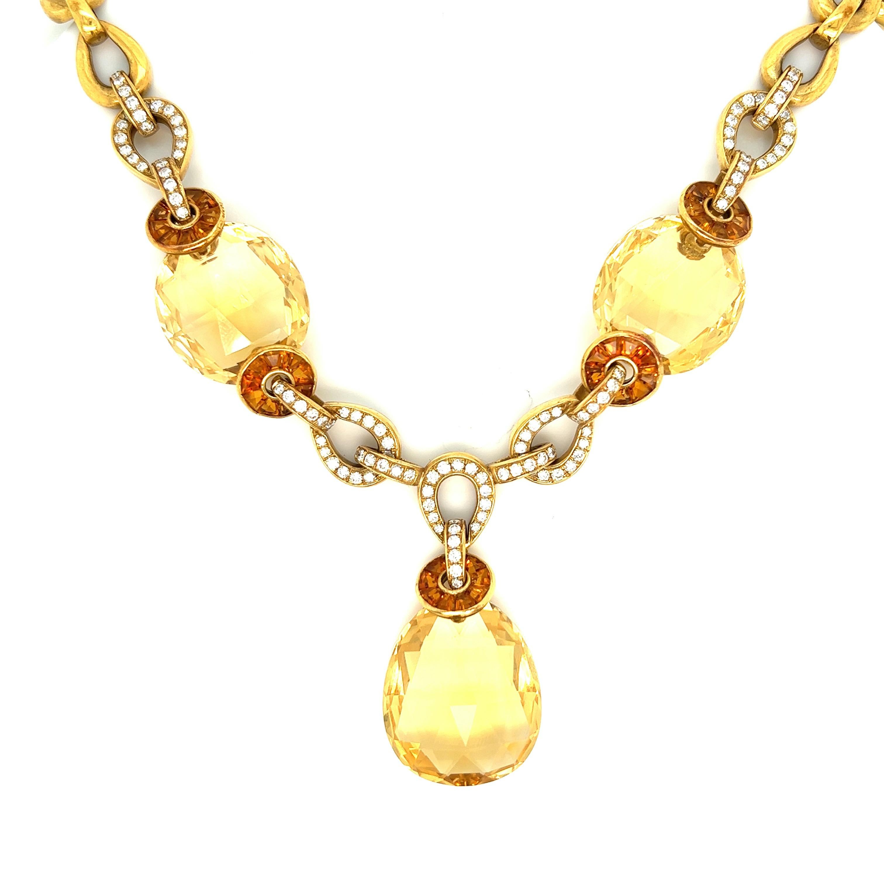 Citrine diamond pendant necklace 

Brilliant-cut diamonds of approximately 3 carats, 18 karat yellow gold; marked 750

Size: width 0.81 inch, length 16.25 inches
Total weight: 85.1 grams