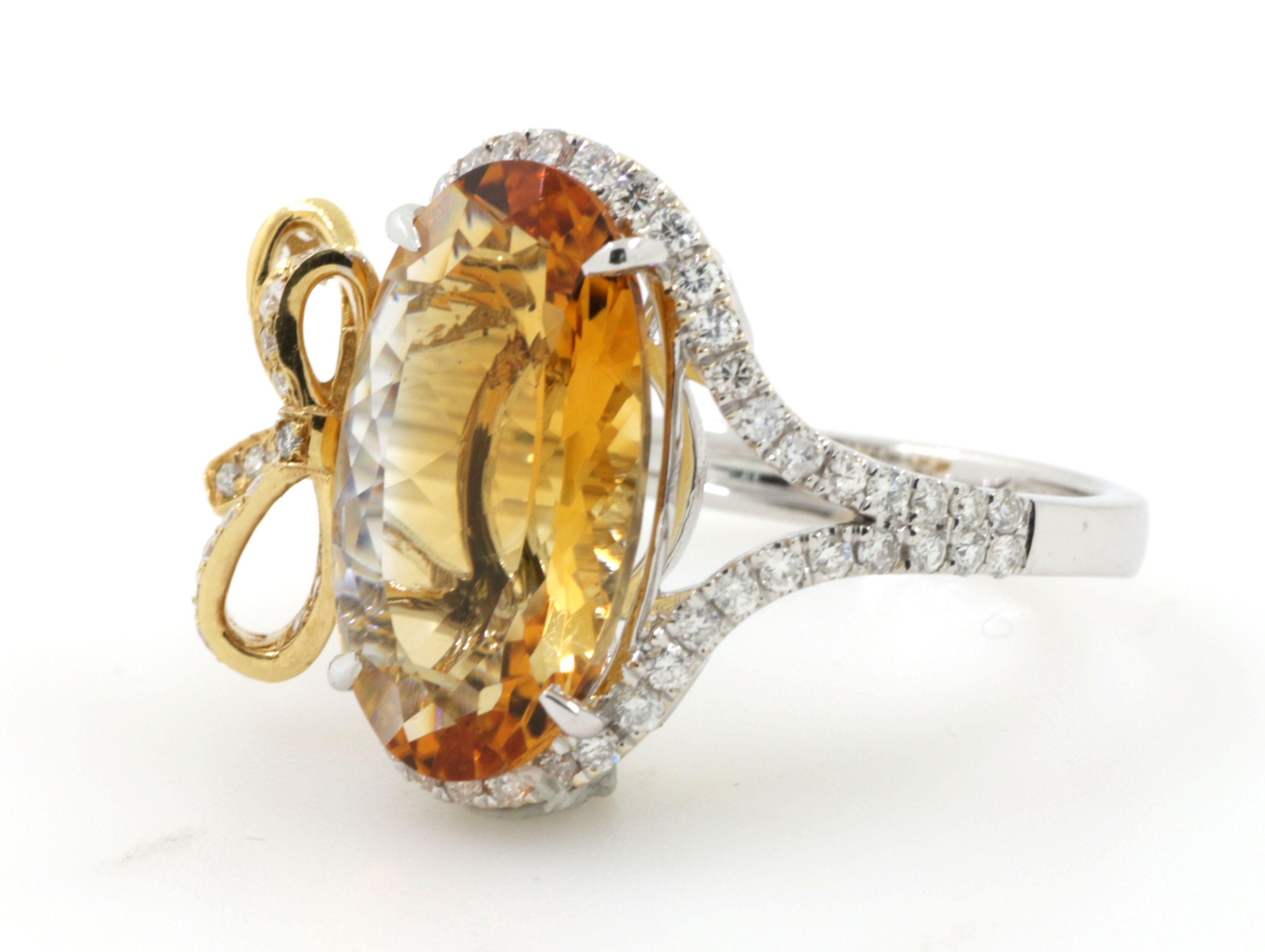 Taglio ovale 5.35Ct Citrine Diamond Ring in 18 Karat White and Yellow Gold in vendita