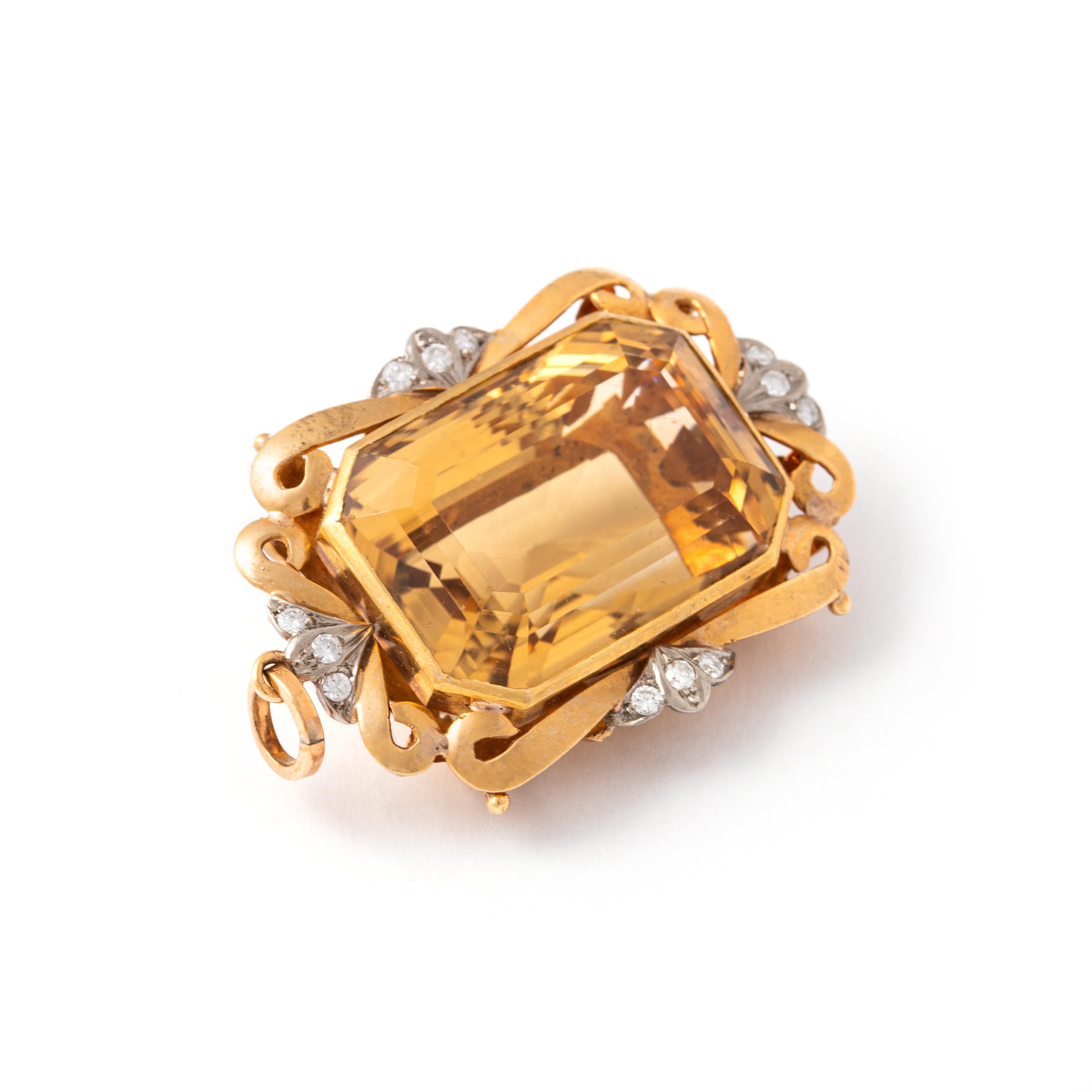 Citrine Diamond Yellow Gold Pendant .
Total height: approx. 4.60 centimeters.
Total width: approx. 2.80 centimeters.

Total weight: 26.07 grams.
