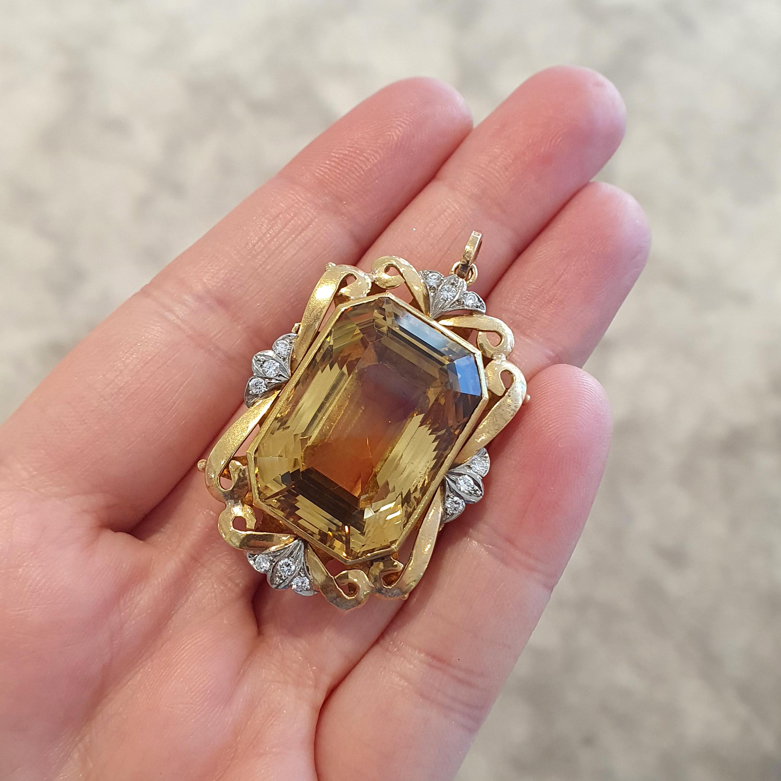 Citrine Diamond Yellow Gold Pendant  In Good Condition For Sale In Geneva, CH