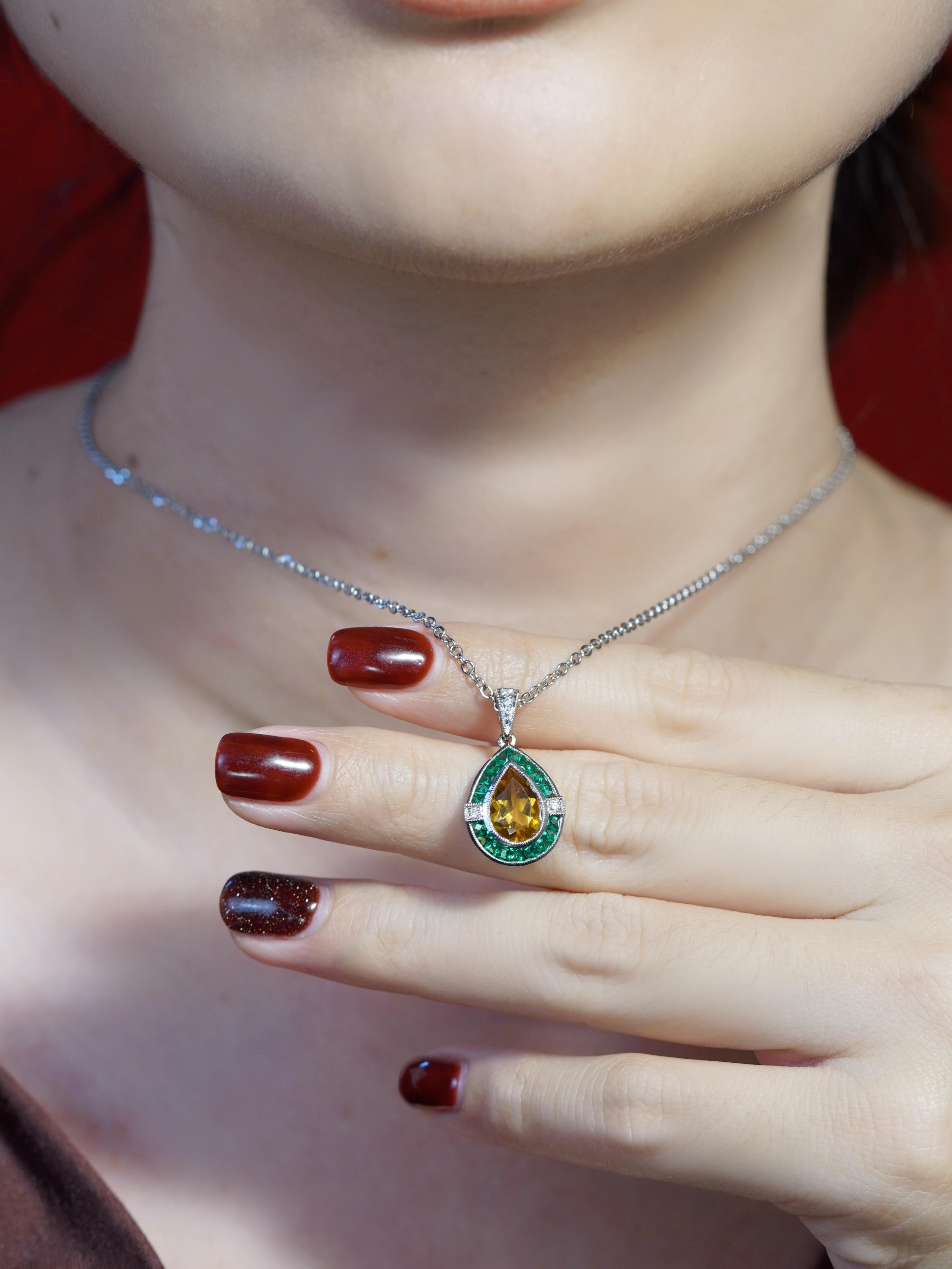 Taille poire Pendentif en or blanc 14K avec citrine, émeraude et diamant de style Art Déco en vente