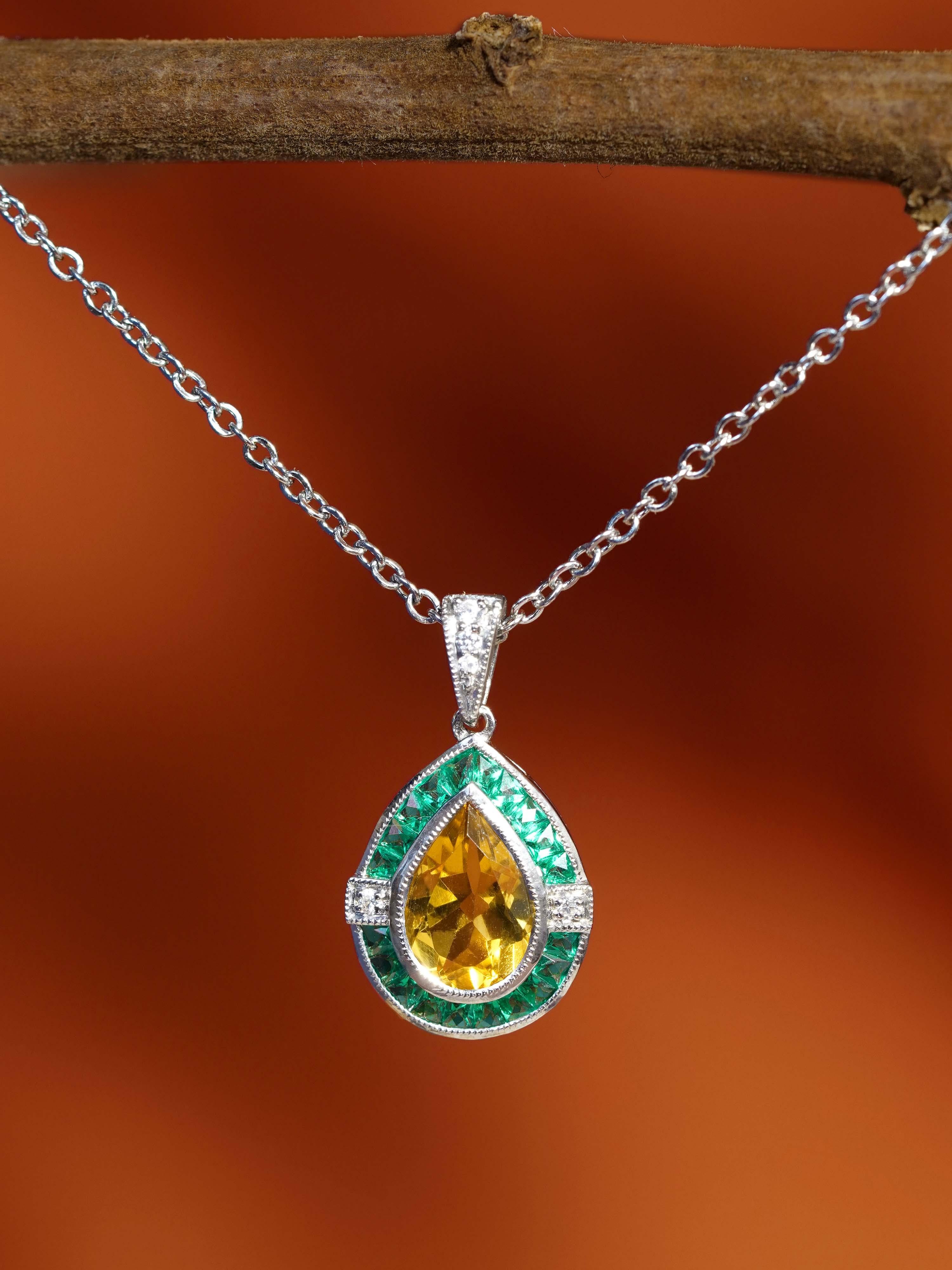 Pendentif en or blanc 14K avec citrine, émeraude et diamant de style Art Déco Neuf - En vente à Bangkok, TH